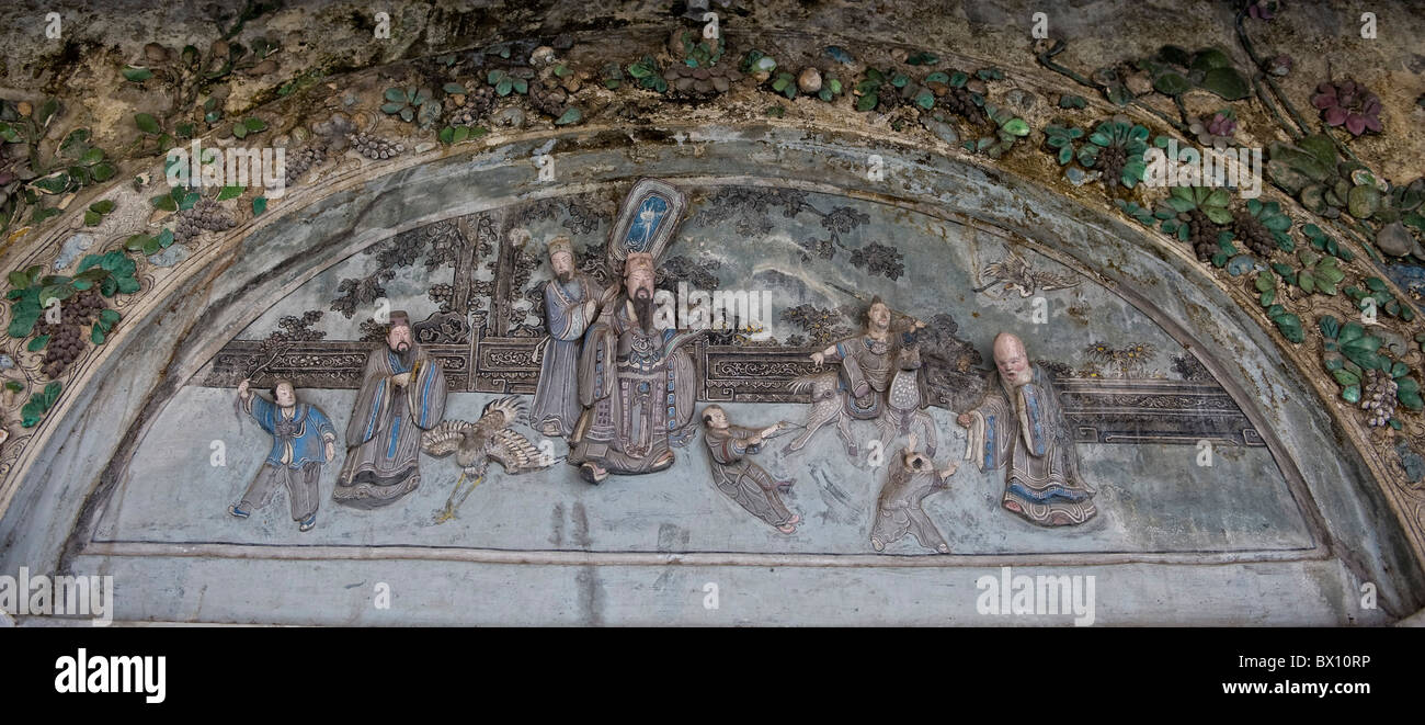 La sculpture de secours au-dessus de entrée de magasin de thé à Chiang Mai Thaïlande Banque D'Images