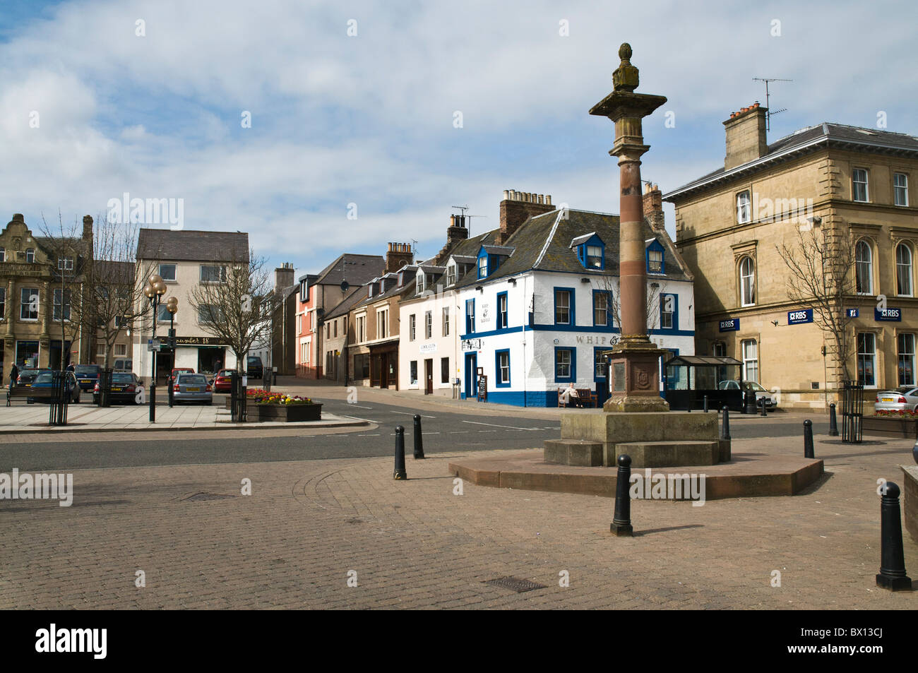 dh Town Market Square DUNS SCOTTISH BORDERS Scotland unicorn Mercat Traversez les villes frontalières du marché Grande-Bretagne Banque D'Images