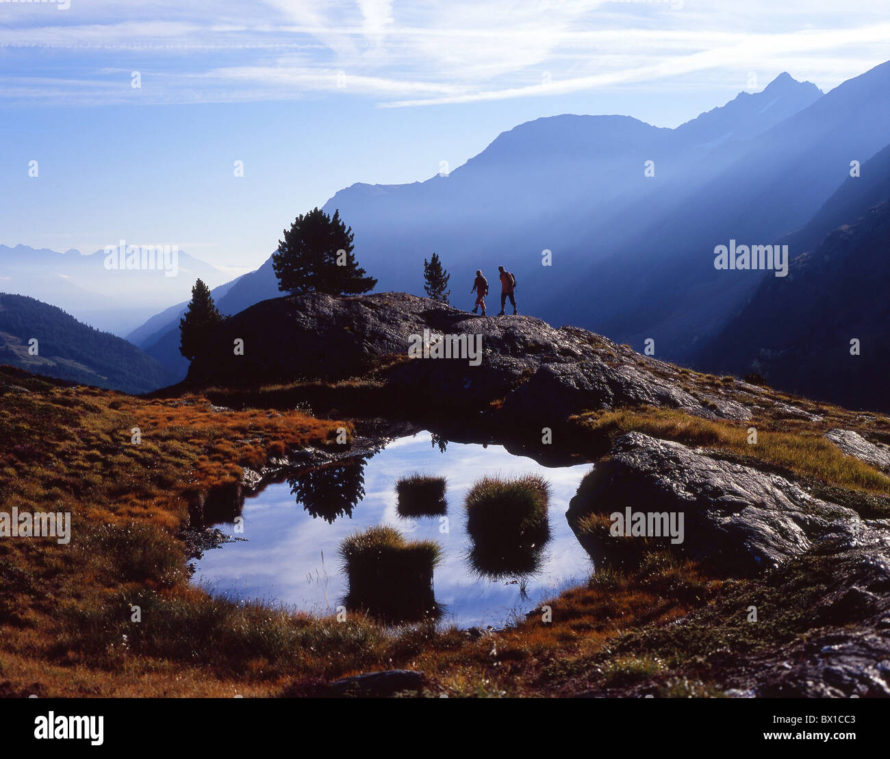 Randonneur randonnée Lac de montagne lac deux montagnes de l'humeur de la randonnée en montagne Alpes paysage paysage Vinschgau Ita Banque D'Images