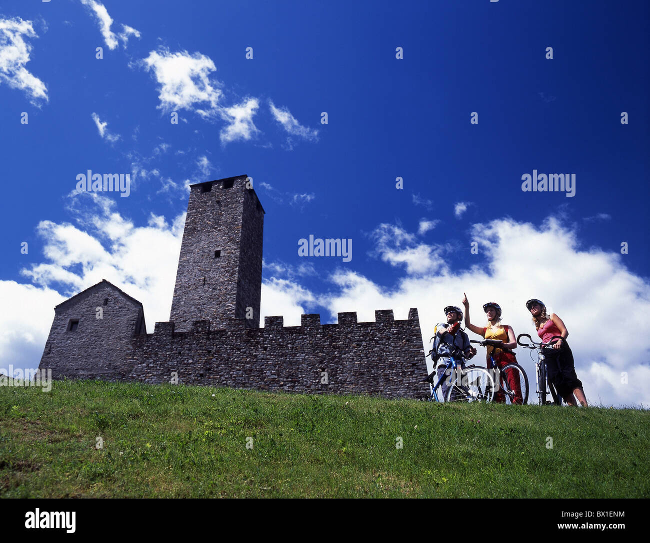 Location bicyclette location vélo Canton du Tessin Bellinzona groupe Suisse Europe biker château UNESCO world cu Banque D'Images