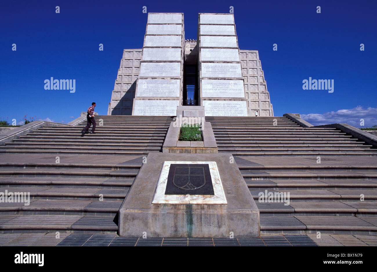 Architecture bâtiment Christoph Kolumbus Faro construction d'un monument moderne de deux points d'escalier Santo Domingo Banque D'Images