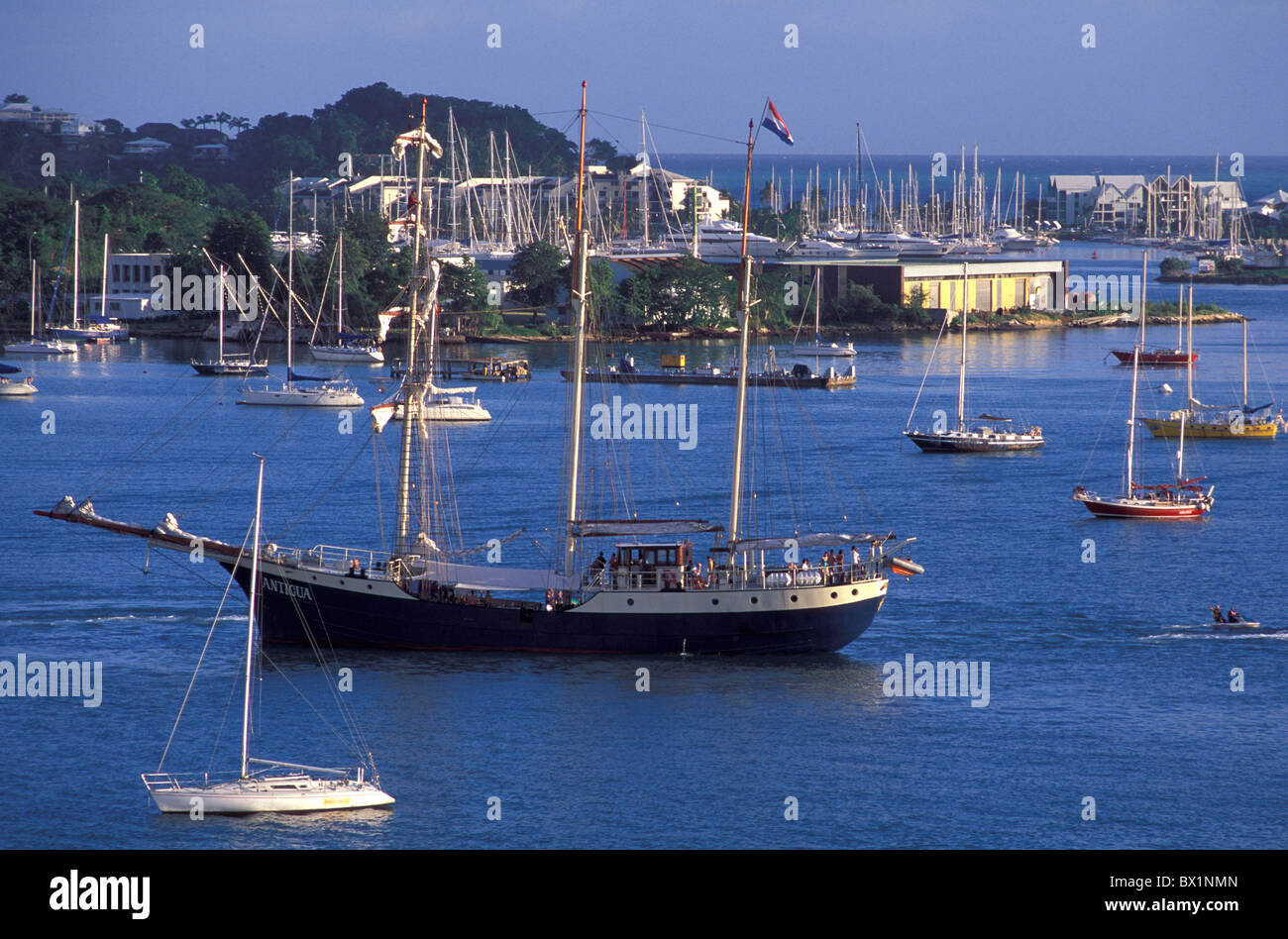 L'autre point A Pitre Guadeloupe port port voiliers voilier mer des Caraïbes à voiles Banque D'Images