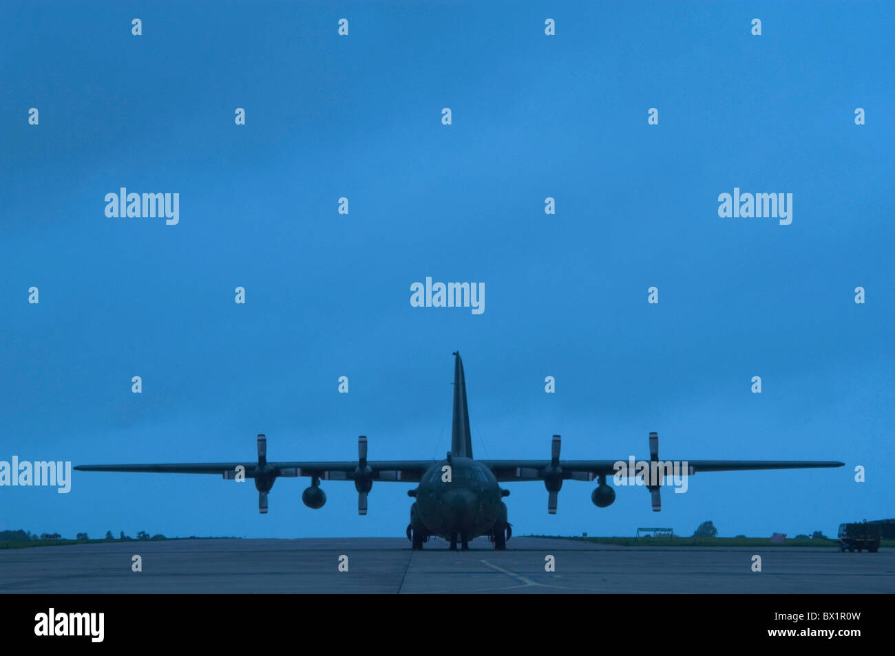 Grande-bretagne Europe avion Lockheed Hercules C 130 J à l'extérieur militaire RAF Royal Air Force piste transp Banque D'Images