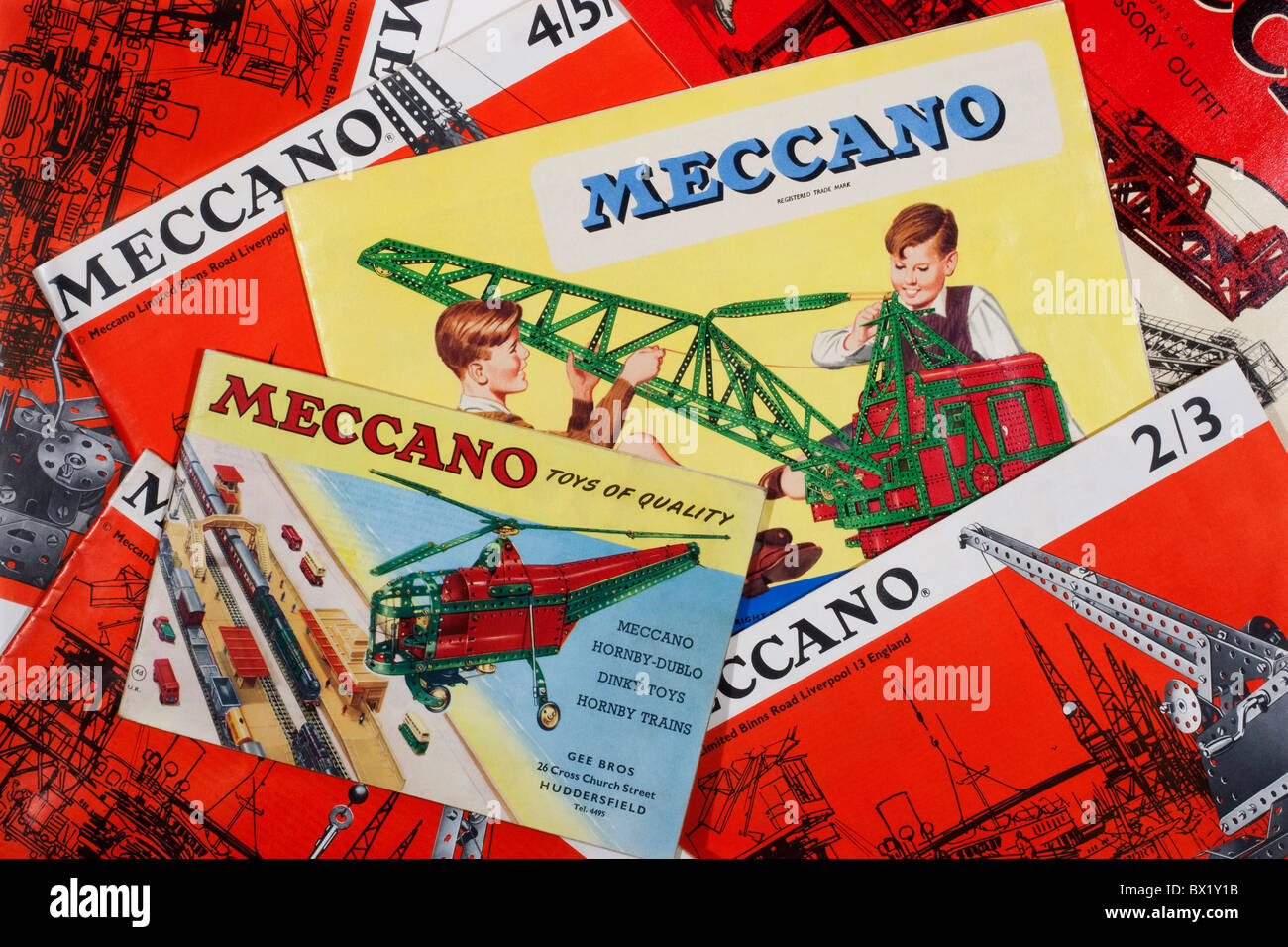 Instruction et accesoires Meccano outfit brochures utilisées pour construire des modèles de travail et les dispositifs mécaniques inventé par Frank Hornby Banque D'Images