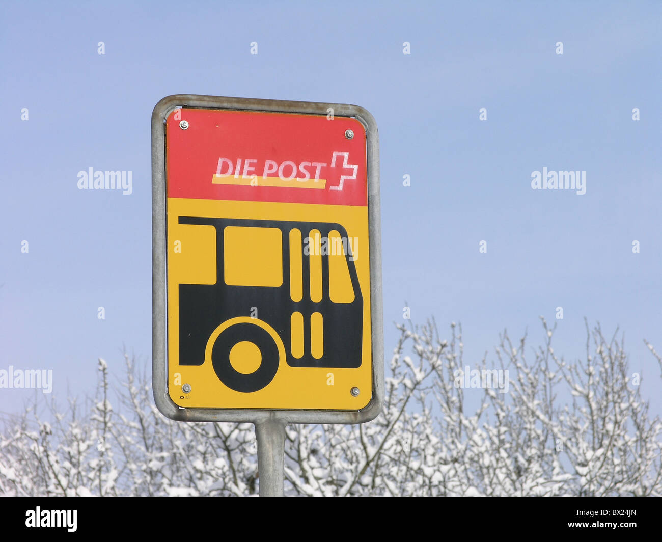 Bus conseil mail poster poster voiture trafic public signe de l'écran d'arrêt neige hiver Transports Europe Suisse Banque D'Images
