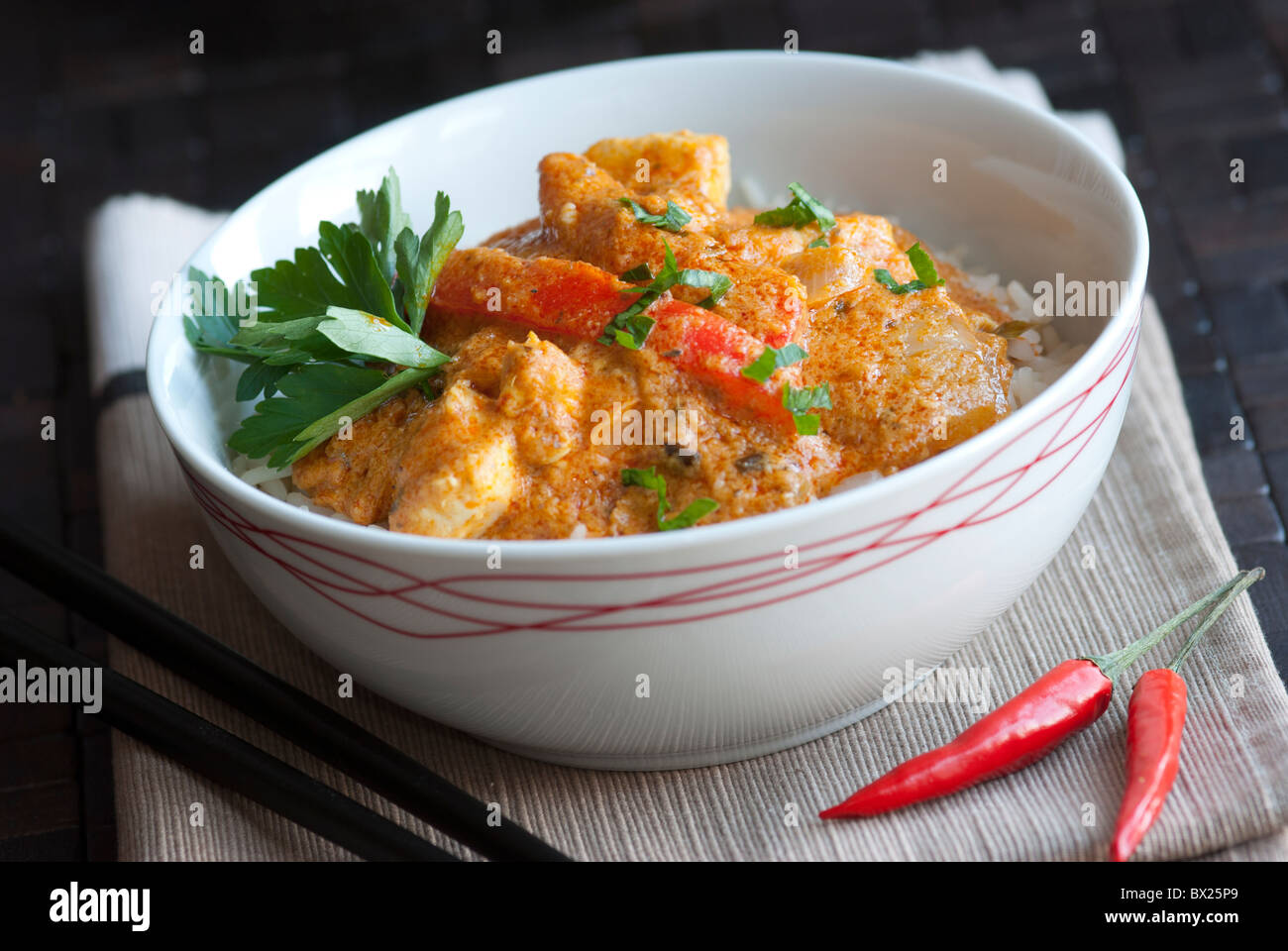 Poulet au Curry Thaï rouge Banque D'Images