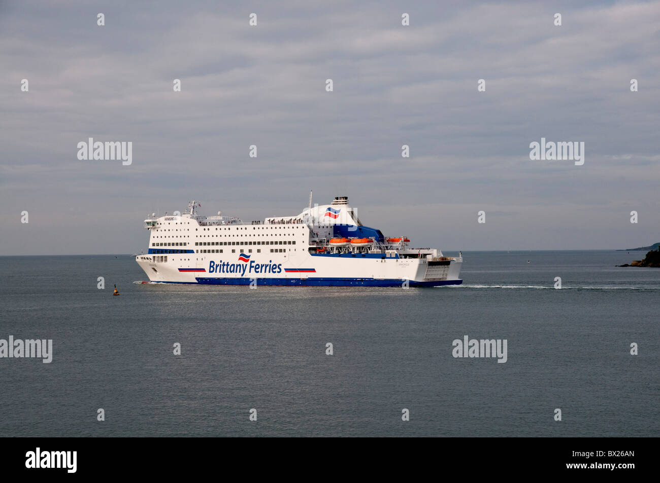 "Navire de Brittany Ferries' Armorique naviguant de Plymouth, Devon, UK Banque D'Images