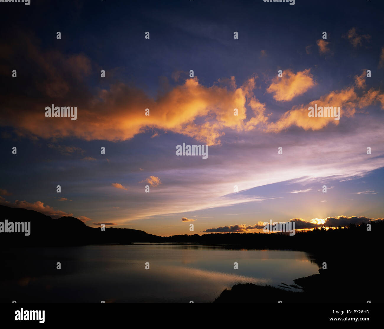 Lough Inchiquinn,près de Kenmare, Co Kerry,Ireland;Sunset Over Lake Banque D'Images