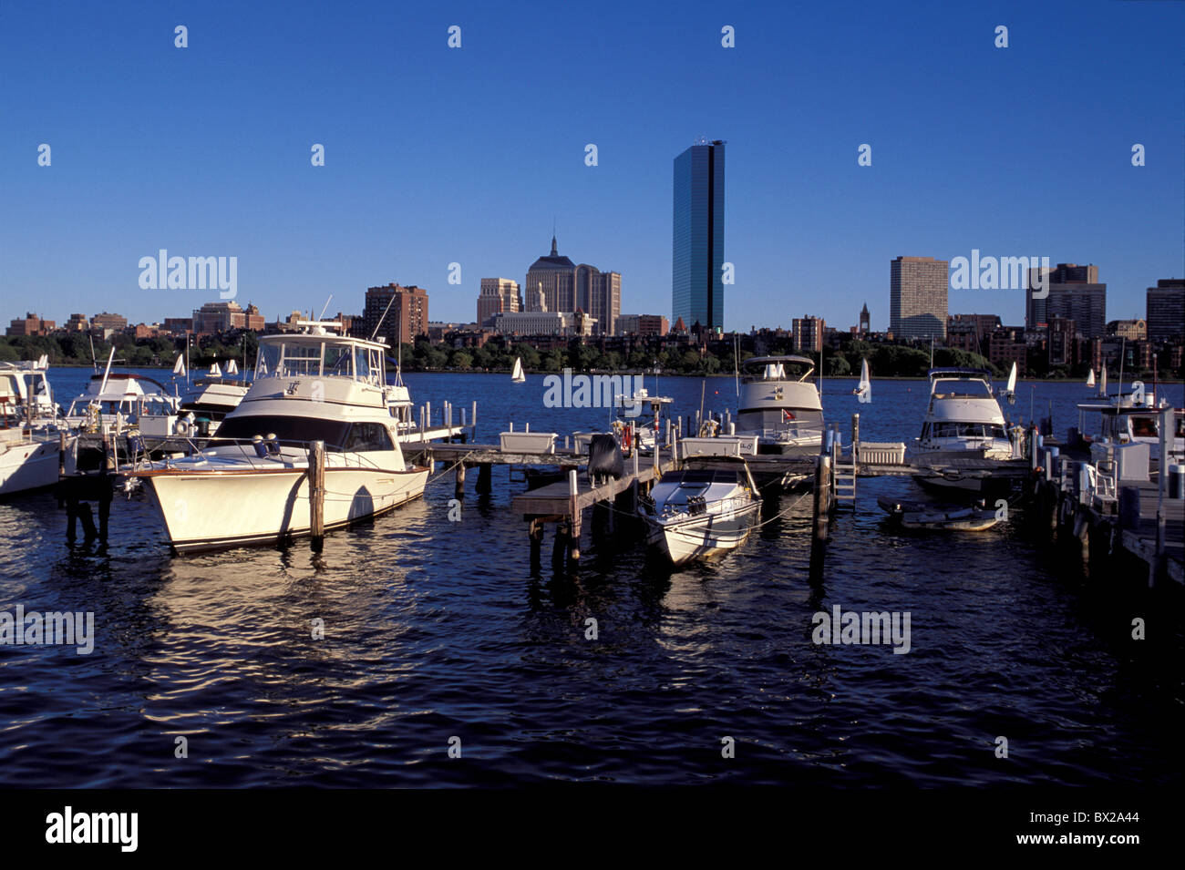 James River America Boston Massachusetts États-Unis Amérique du Nord USA bateaux port Banque D'Images