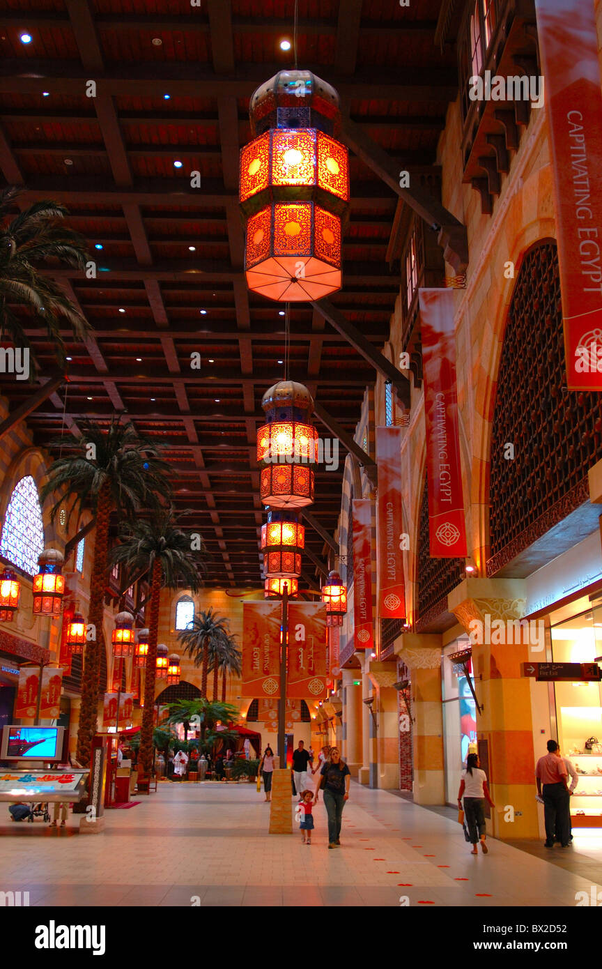 Dubai Ibn Battuta Mall Shopping Magasins boutiques relations Emirats arabes unis Émirats de la péninsule arabique, à l'Est Banque D'Images