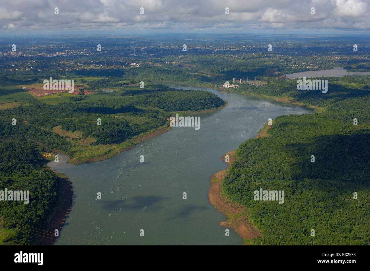 Paysage vue aérienne Photo aérienne le débit de la rivière Rio Parana Foz do Iguaçu Iguaçu Chutes d'Iguaçu Paraná Brésil Banque D'Images