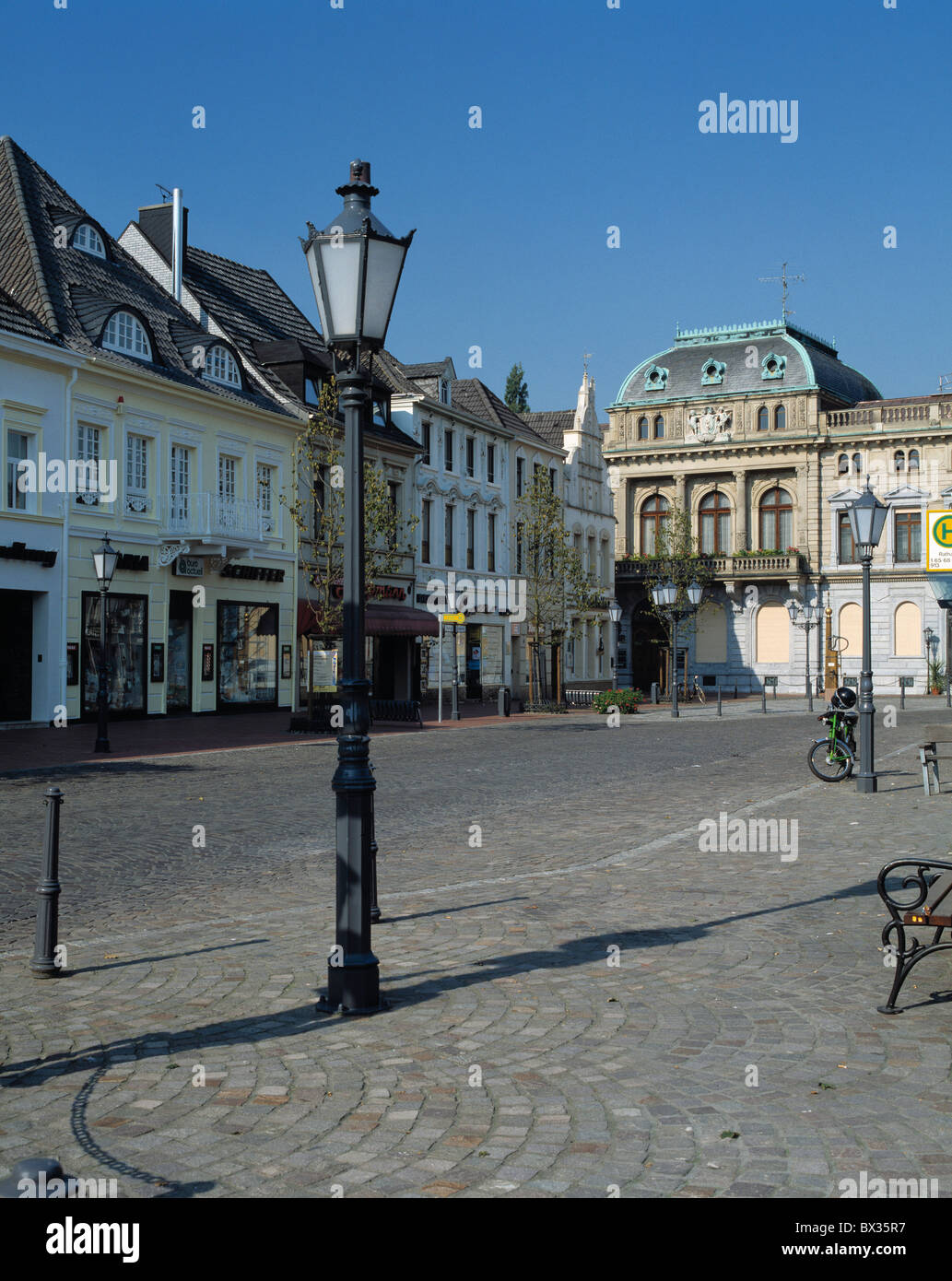 Sous l'administration du marché place du marché des bâtiments en bois Maisons de ville lanterne palace mansion Rhin mountain Lowe Banque D'Images
