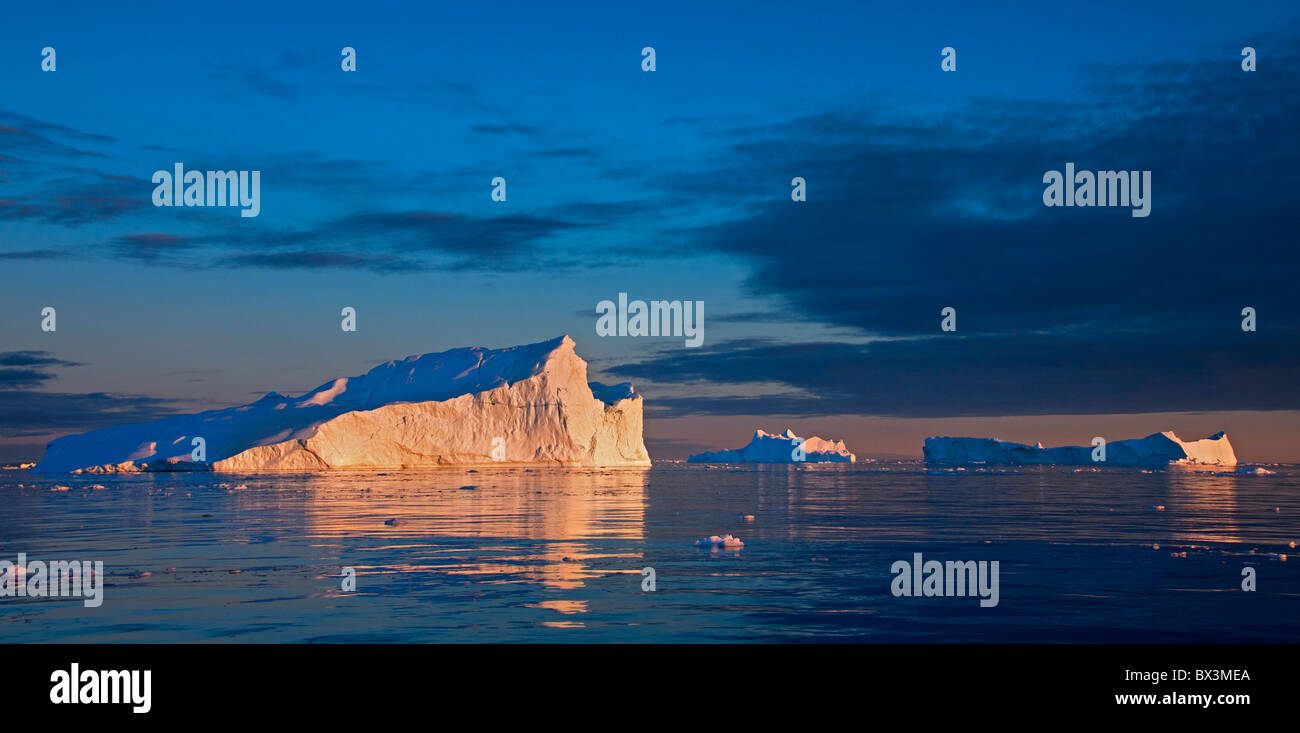 Les icebergs, admis sur la Liste du patrimoine mondial de l'UNESCO, au coucher du soleil, Kangia Disko-Bay West-Greenland icefjord,,, Groenland Banque D'Images