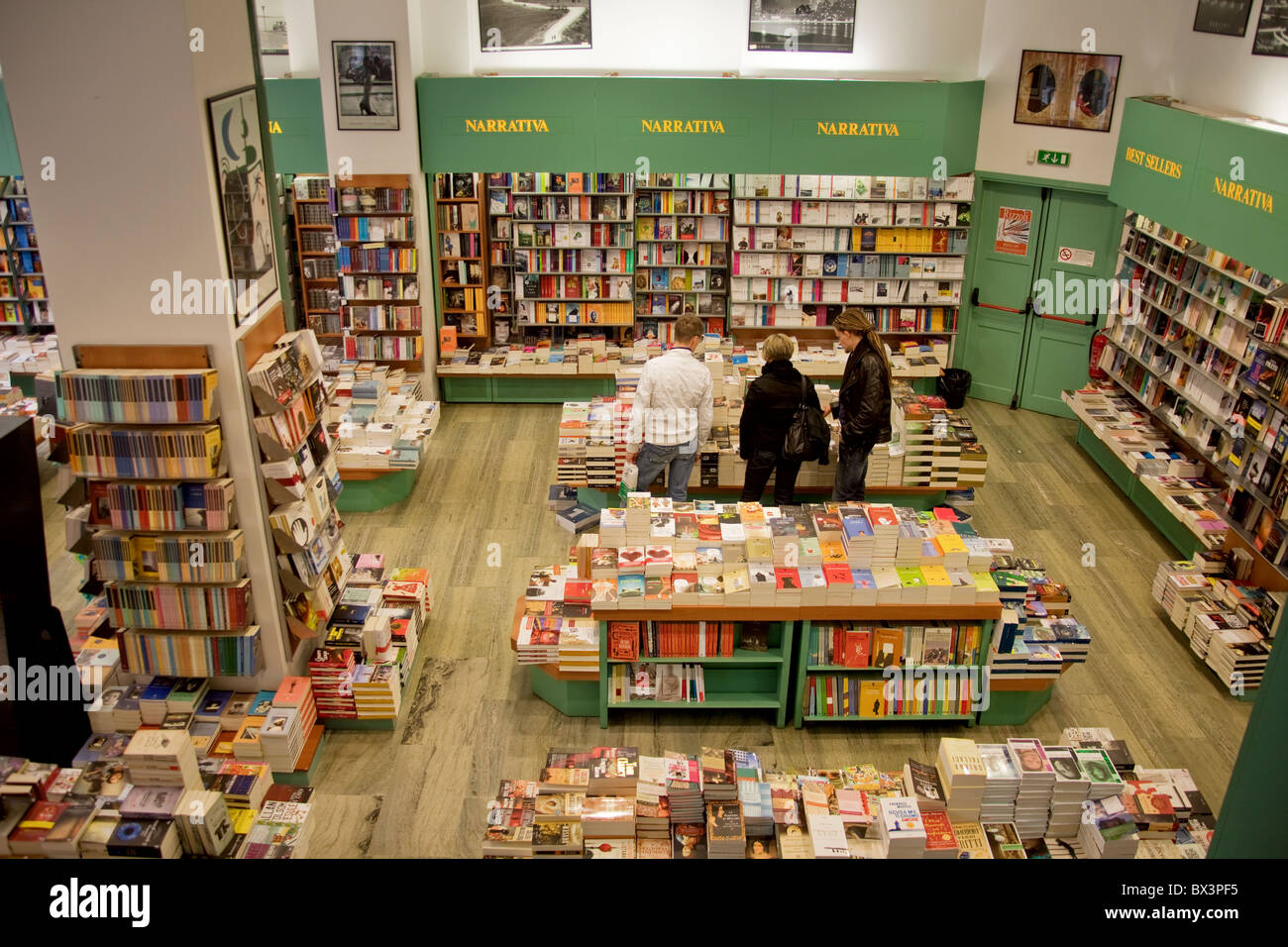 Librairie de l'intérieur dans la galerie Vittorio Emanuele II Emmanuel Banque D'Images