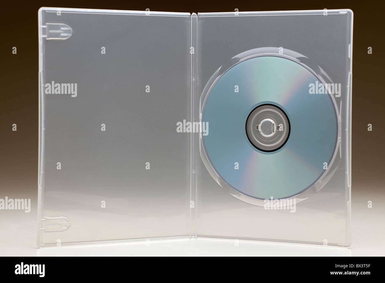 En plastique transparent ouvert cas CD et disque vierge. Banque D'Images