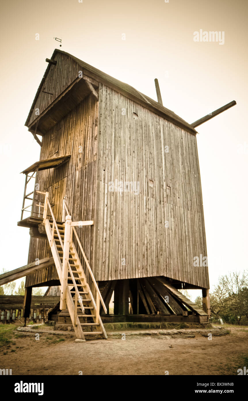 Ancien moulin à vent en bois, Pologne, Kashuby Banque D'Images