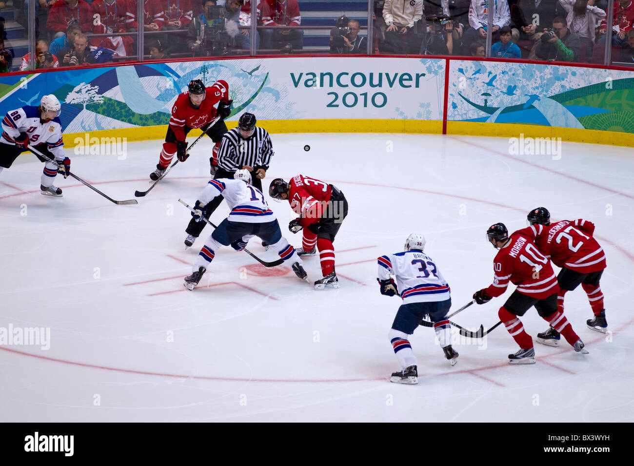 Jeux Olympiques d'hiver de Vancouver 2010 ; Mens ; hockey USA vs Canada face off Banque D'Images