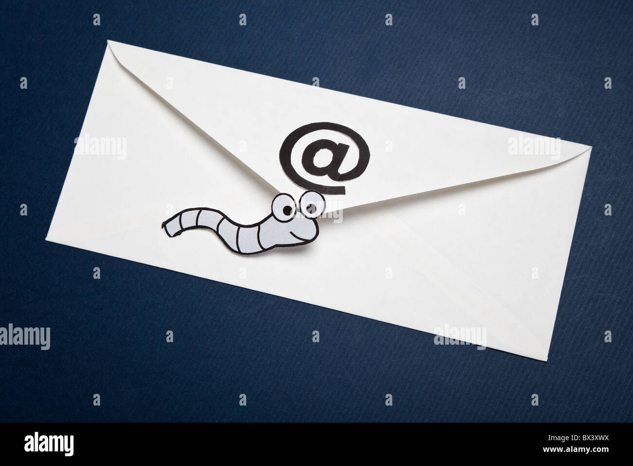 Ver et e-mail, concept de sécurité du courrier électronique, de Virus Banque D'Images