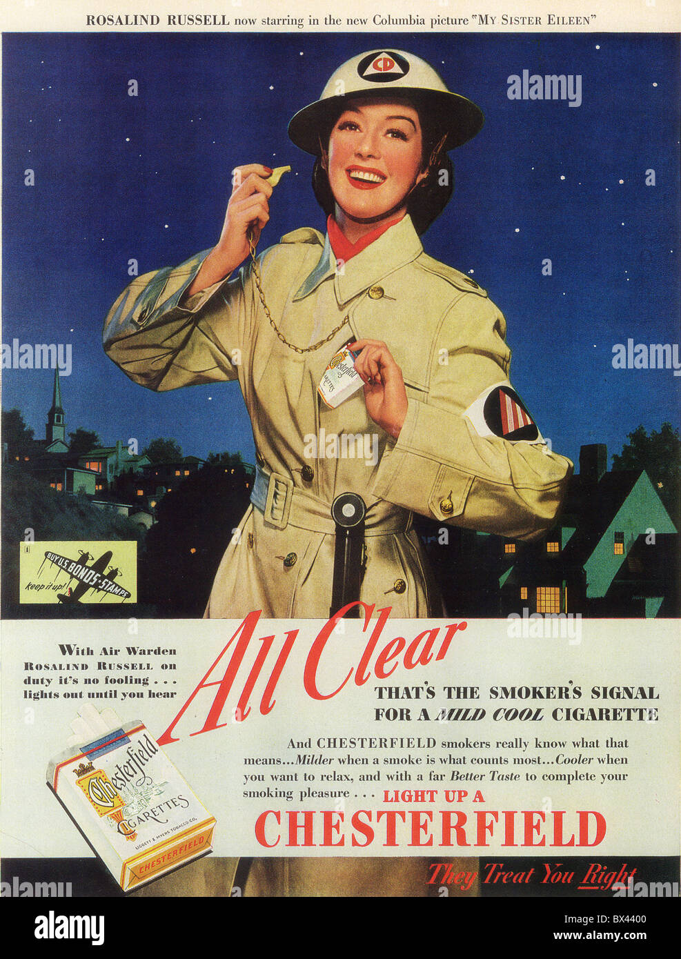 Publicité 1943 CIGARETTES CHESTERFIELD avec Rosalind Russell Banque D'Images