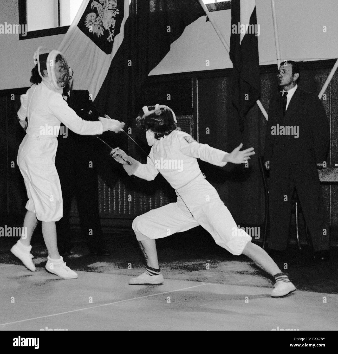 Liskowska de république populaire de Pologne et de la Tchécoslovaquie Volfova gauche lutte au cours de l'épée des femmes correspondent dans Tyrs House Banque D'Images