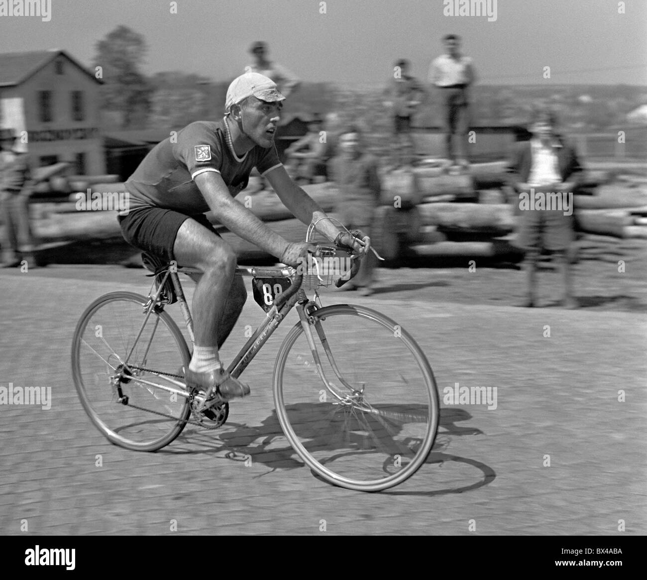 La Tchécoslovaquie - 1949. Prague - Varsovie bicycle race. Photo : Concurrent Milan Peric. CTK Photo Vintage Banque D'Images