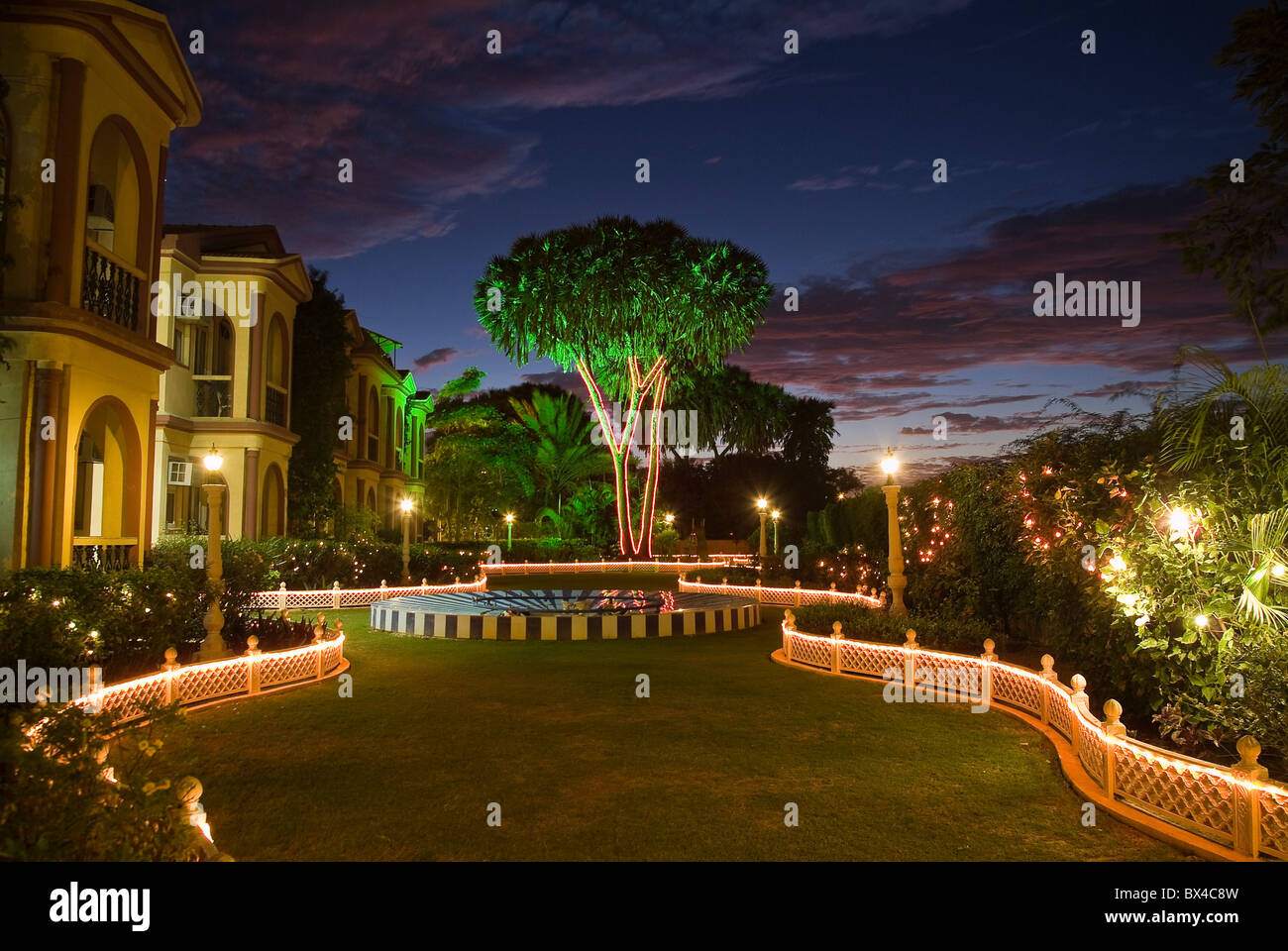 Hotel Kohinoor au crépuscule sur l'île de Diu, Inde Banque D'Images