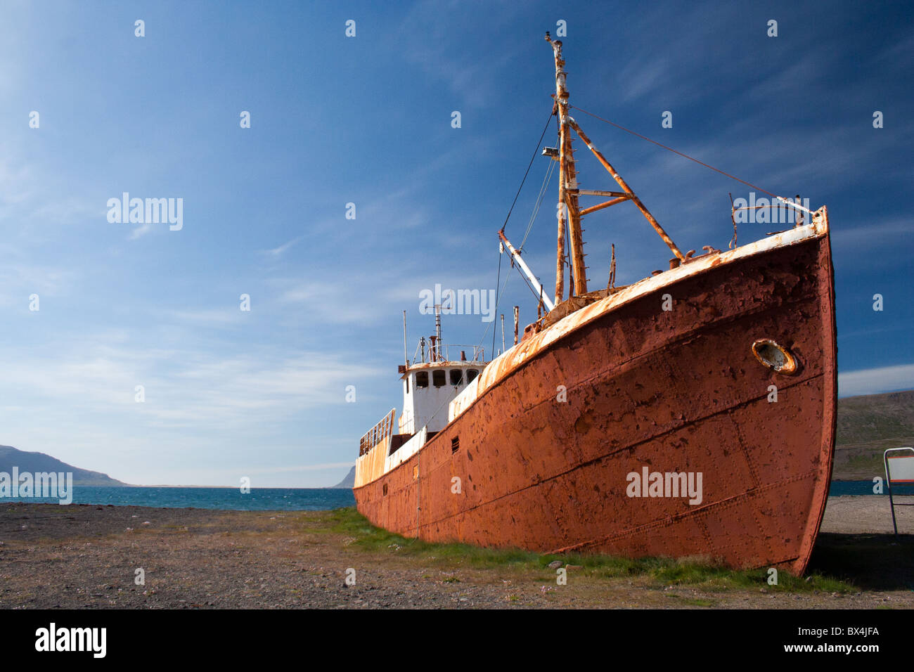 Vieux navire norvégien à la côte ouest de l'Islande Banque D'Images