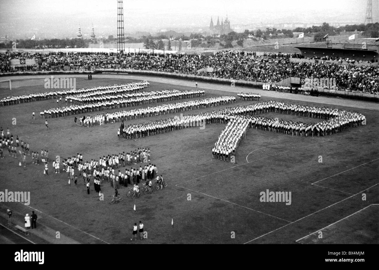 Prague 1938, dans la hauteur du capitalisme la Jeux Olympiques sont organisés par ploretarians. Translets Mir pour "la paix". Banque D'Images