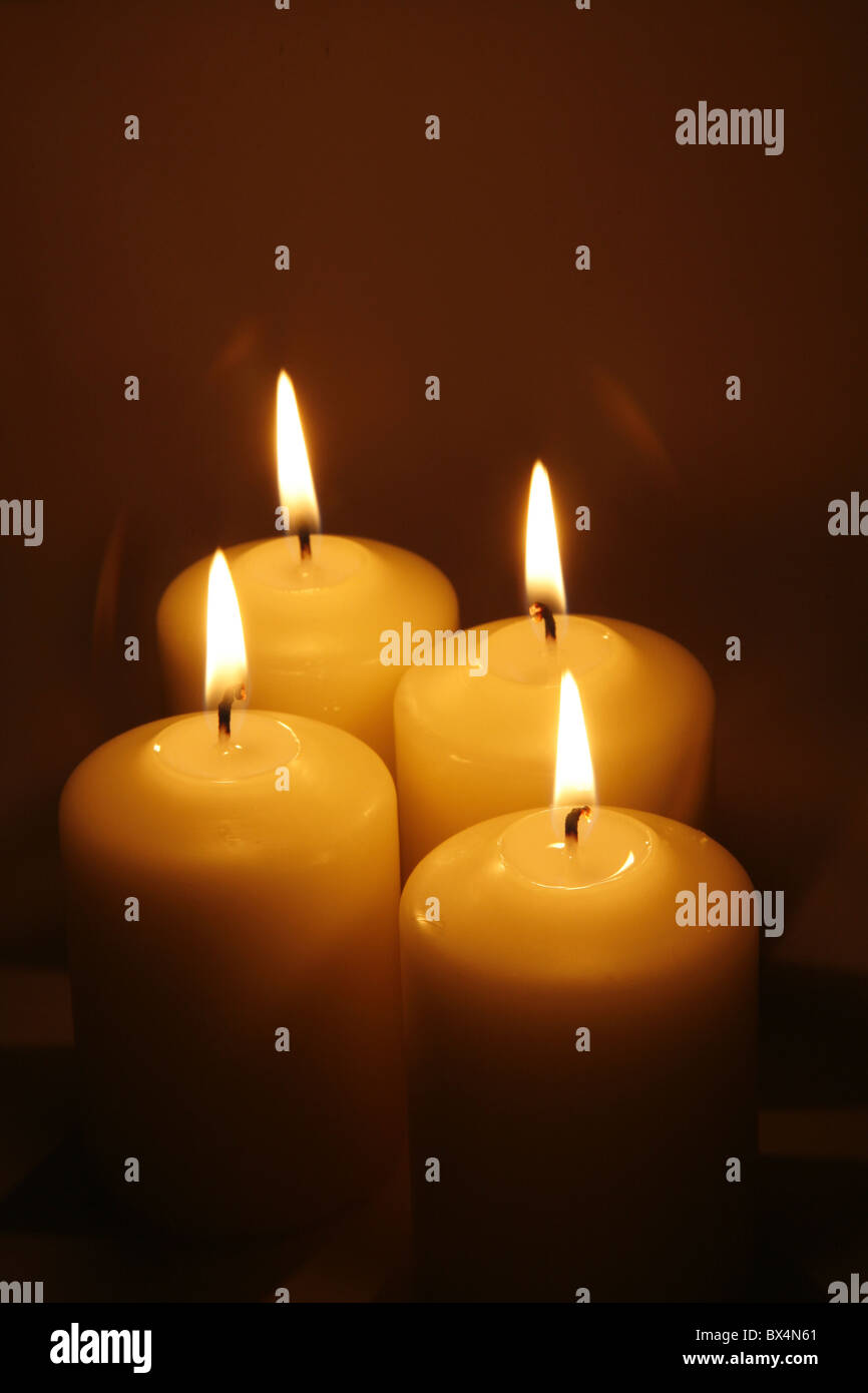 4 allumé des bougies chaudes Banque D'Images