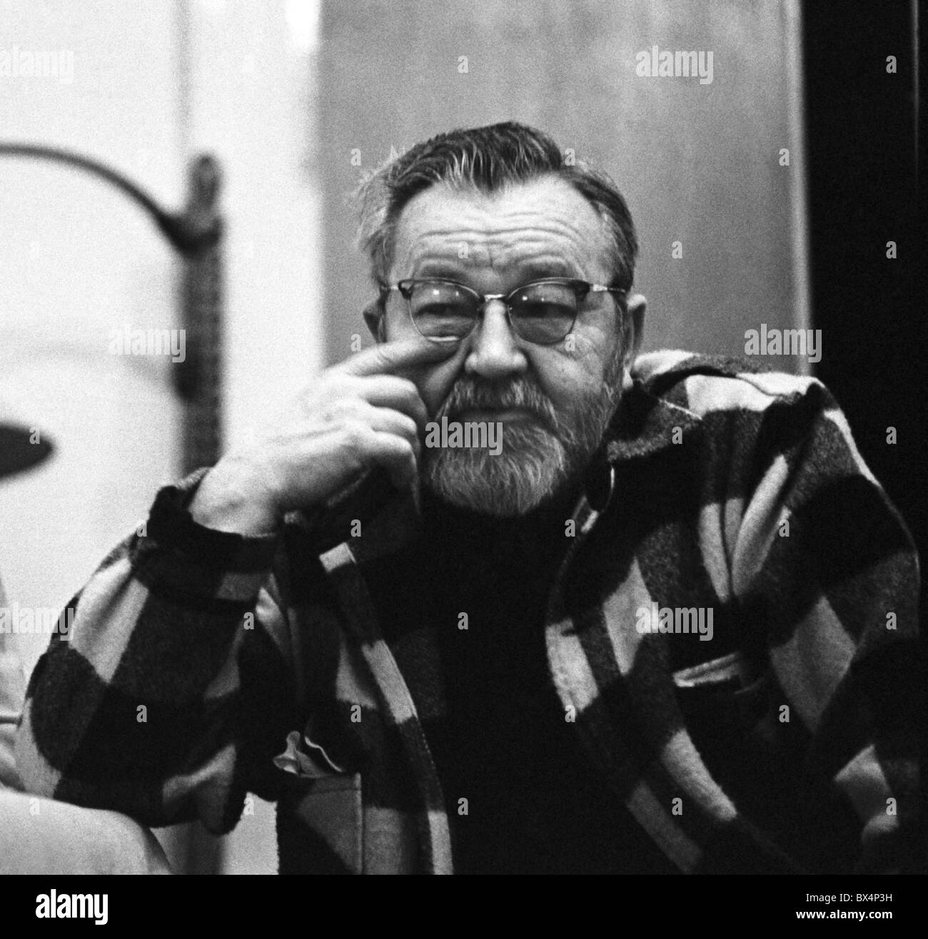 Le théâtre tchèque légendaire acteur de film et Jan Werich à domicile, Prague, mars 1969. CTK Photo/Jovan Dezort Banque D'Images