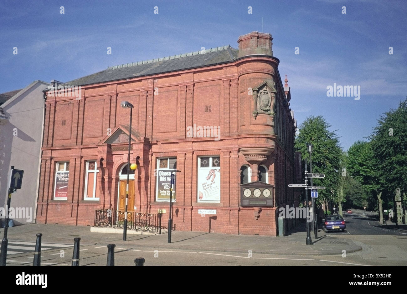 Dudley Museum and Art Gallery, St James' Road, (vue ici depuis Priory Street ) Dudley, Black Country, West Midlands, England, UK Banque D'Images