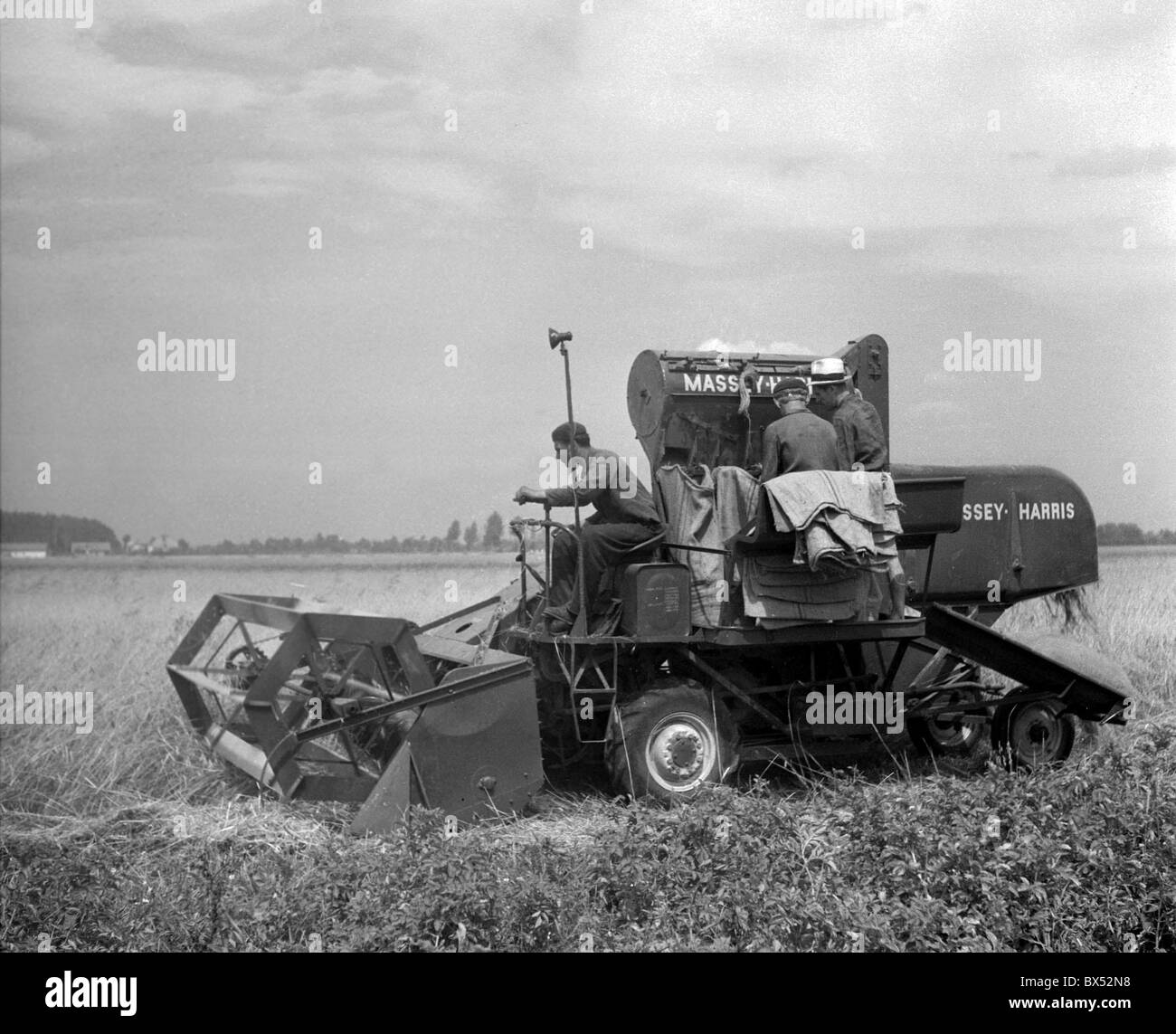 La Tchécoslovaquie 1948.. .Machine ensileuse CTK Vinatge Photo Banque D'Images