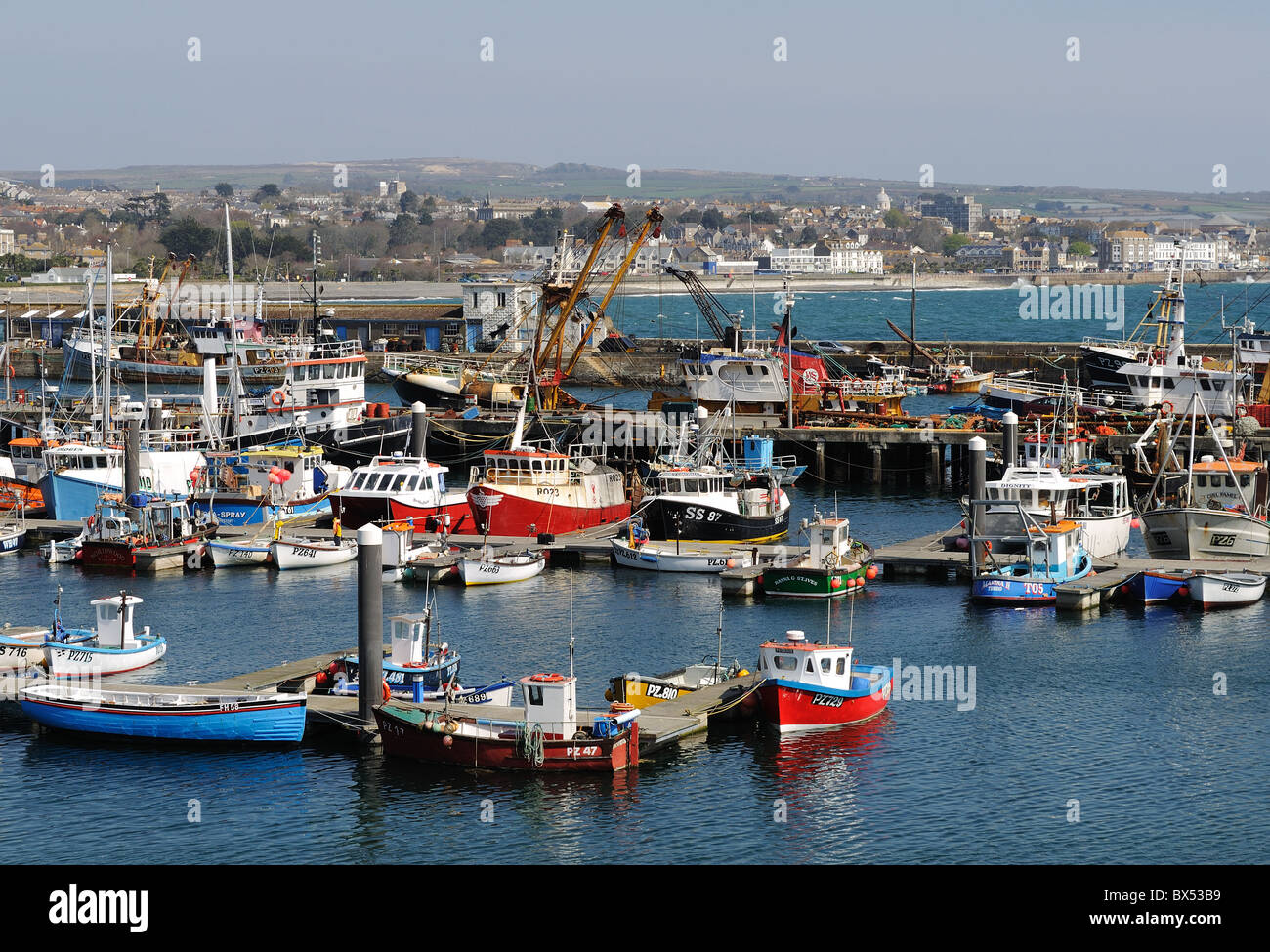 Les chalutiers et bateaux de pêche dans le port de Newlyn, Cornwall, UK Banque D'Images