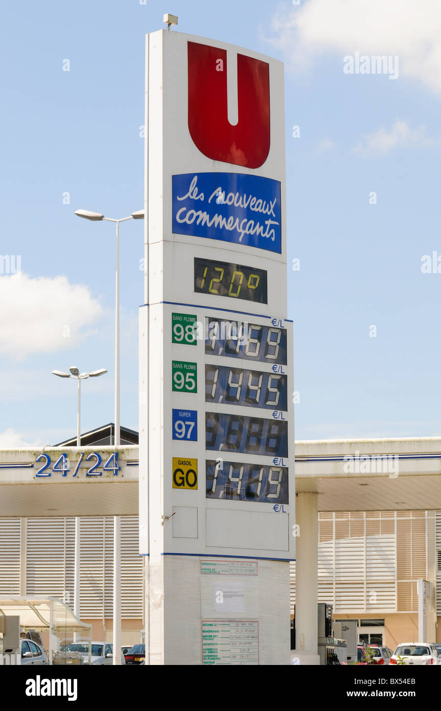 Supermarché français Station de charge Banque D'Images