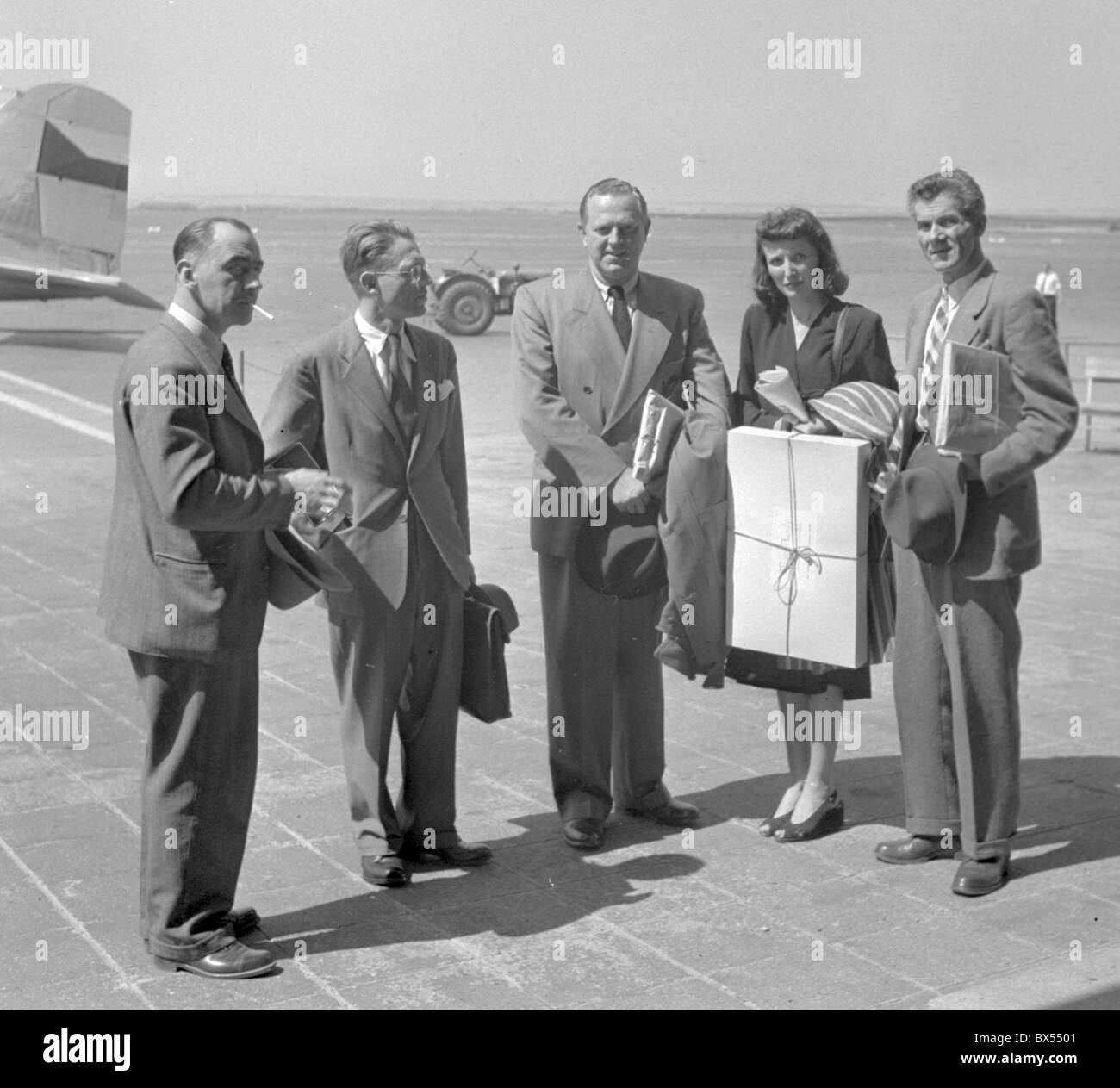 La Tchécoslovaquie - Prague 15 août 1947. Écrivain américain Erskine Caldwell arrive à AirpÃºort Ruzyne. CTK Photo Vintage Banque D'Images