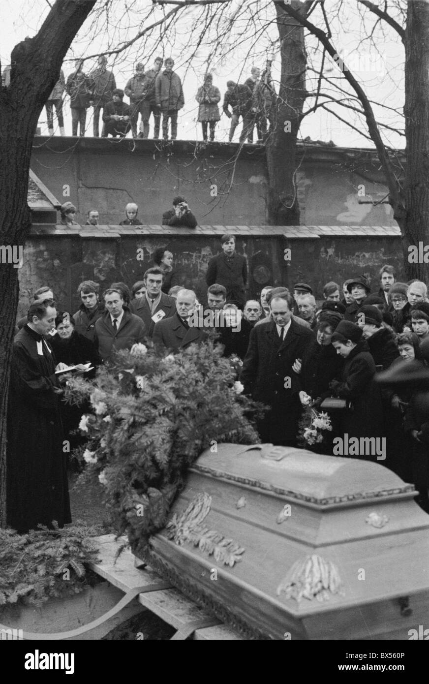 Jan Palach, funérailles, Coffin, cimetière, parents Banque D'Images