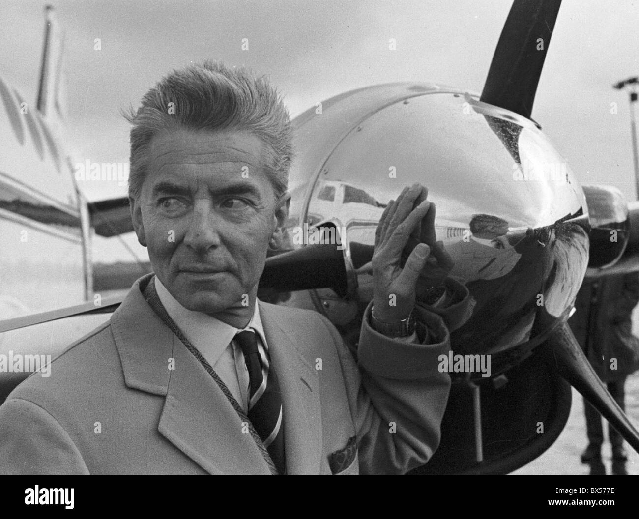 Herbert von Karajan, l'arrivée, l'avion, airplain, Prague Banque D'Images