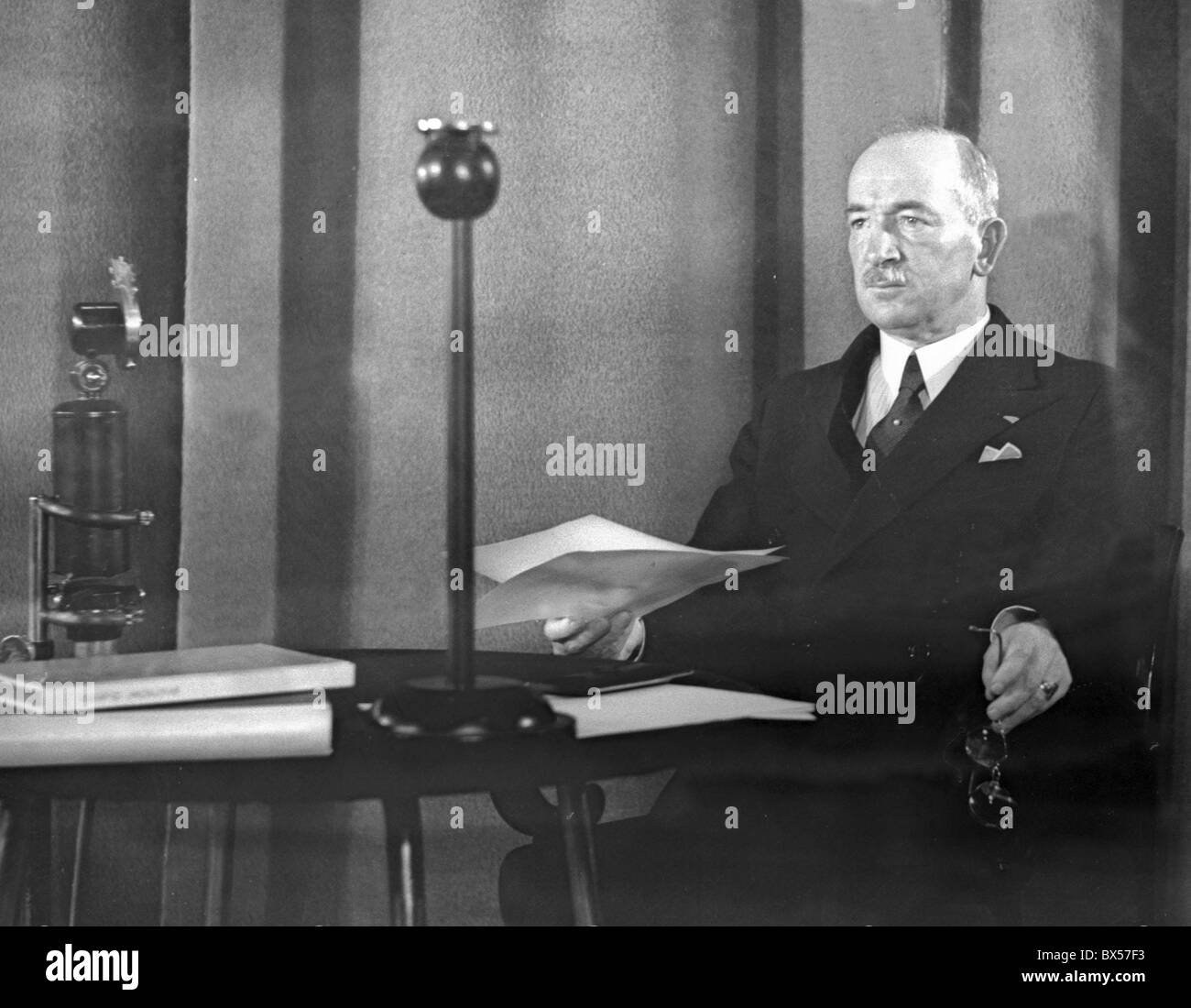 Radio annonce du Président Benes, le 10 septembre 1938, dans laquelle il appelle les citoyens à se calmer. Banque D'Images
