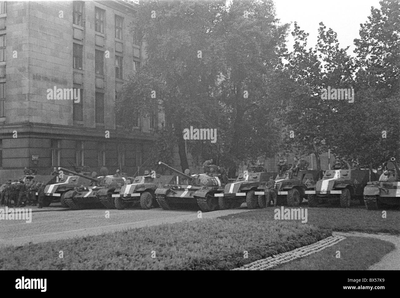Tank, blindé, soldats, comité central du parti communiste, de l'administration centrale, Prague Banque D'Images
