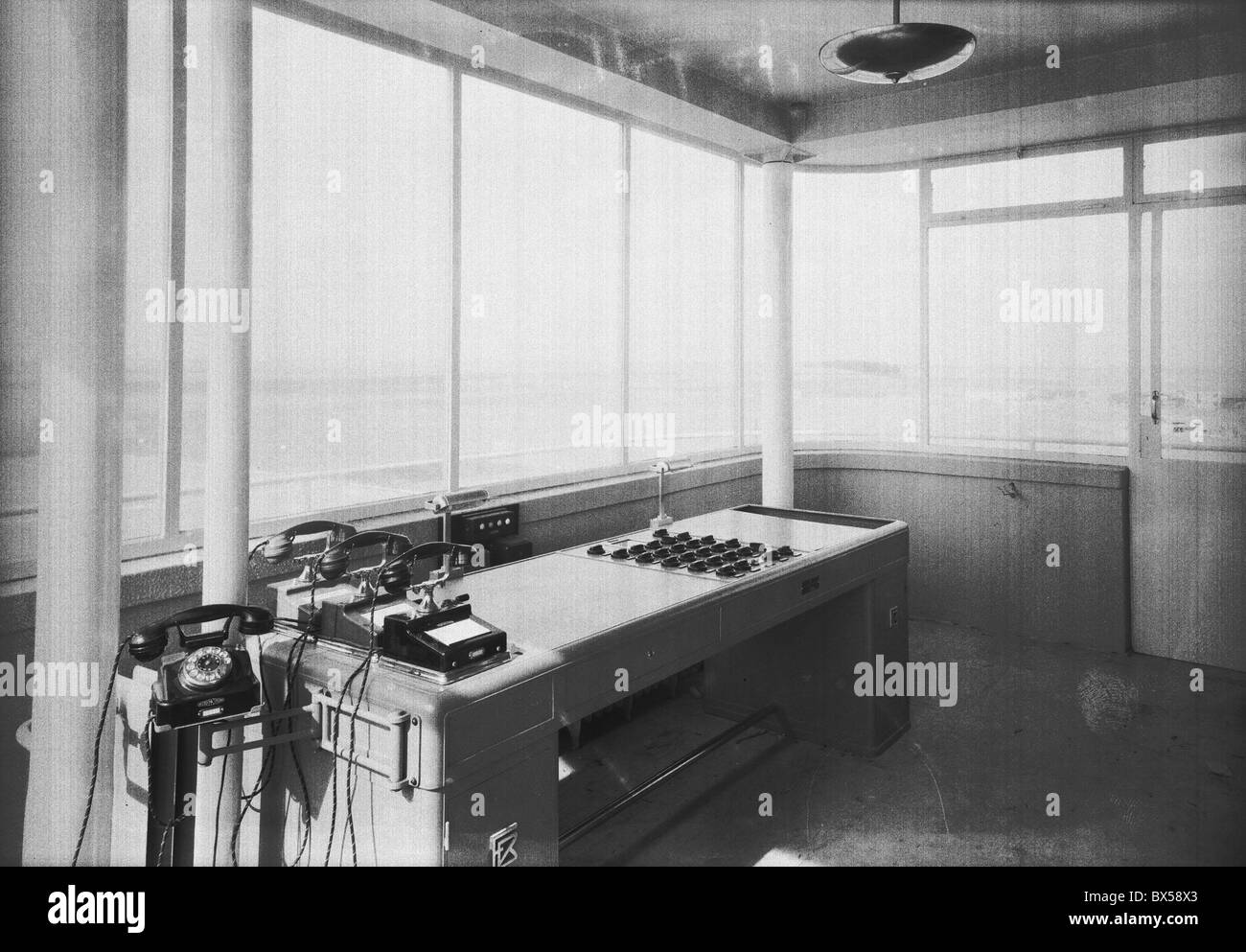 La Tchécoslovaquie 1937, tour de contrôle de la circulation aérienne à l'aéroport de Ruzyne. Banque D'Images