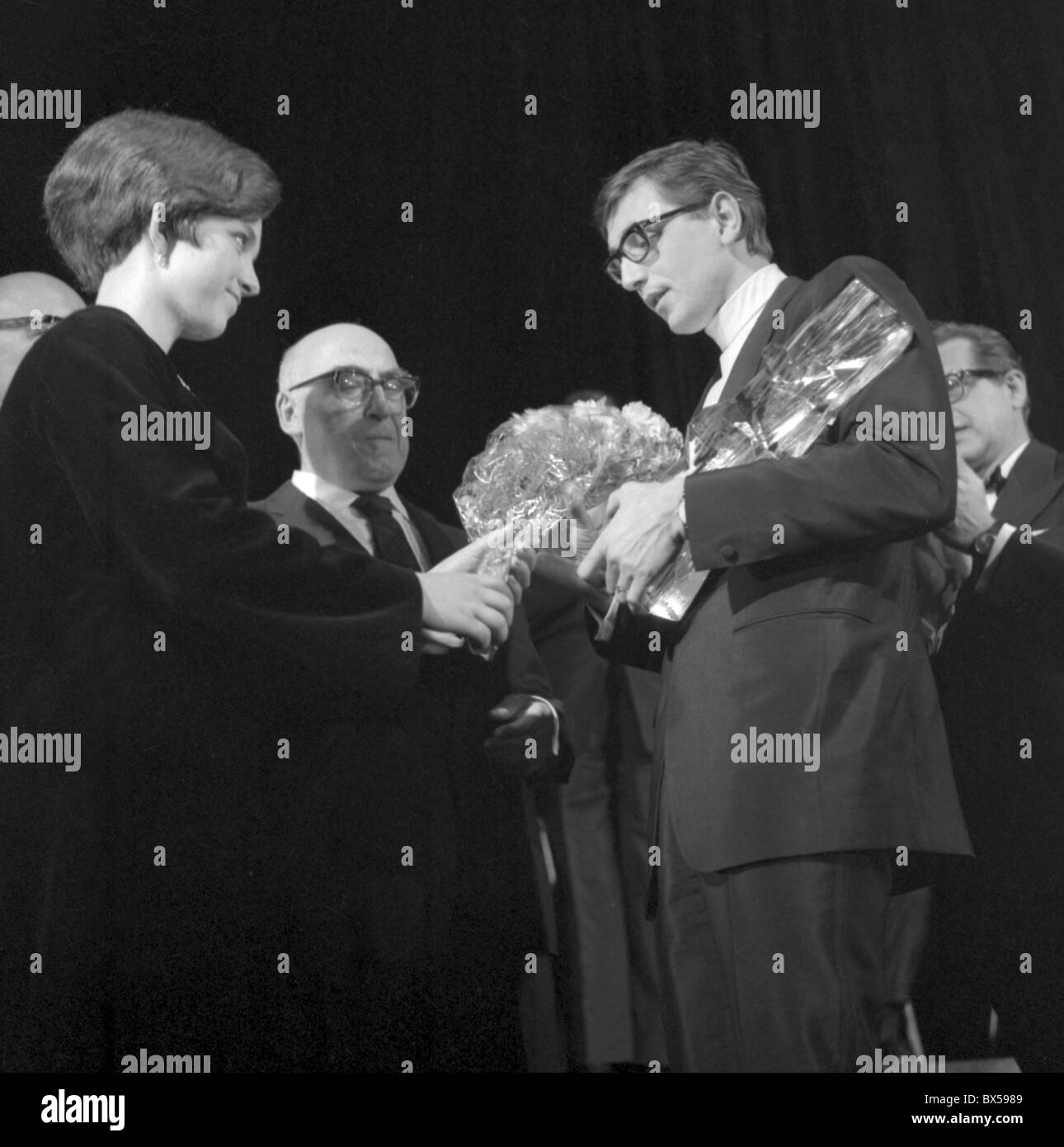 ***PHOTO DU FICHIER*** Jiri Menzel, réalisateur tchèque Oscar-gagnant, est mort samedi soir le 5 septembre 2020, à l'âge de 82 ans, a écrit à sa femme Olga Menzelova o Banque D'Images