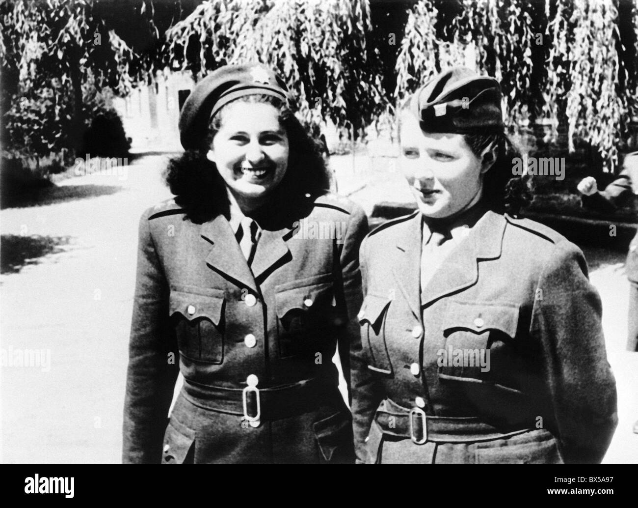 La Tchécoslovaquie - 1949 Nejdek. Les femmes membres des corps de sécurité nationale ou 'NB' qui était en service et à la protection de l Banque D'Images