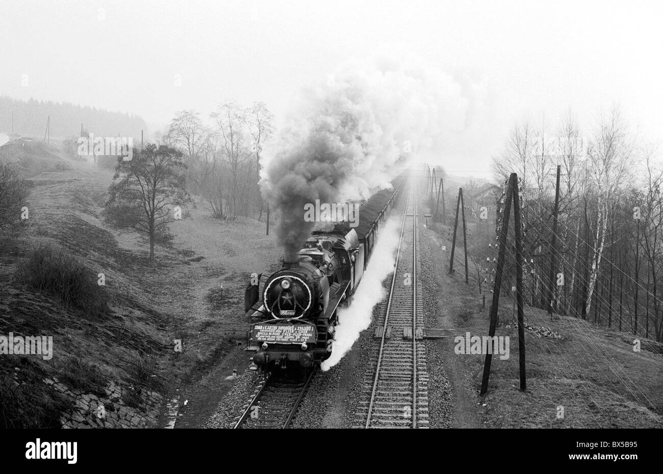 Locomotive à vapeur, un bain à vapeur, le charbon, la fumée Banque D'Images