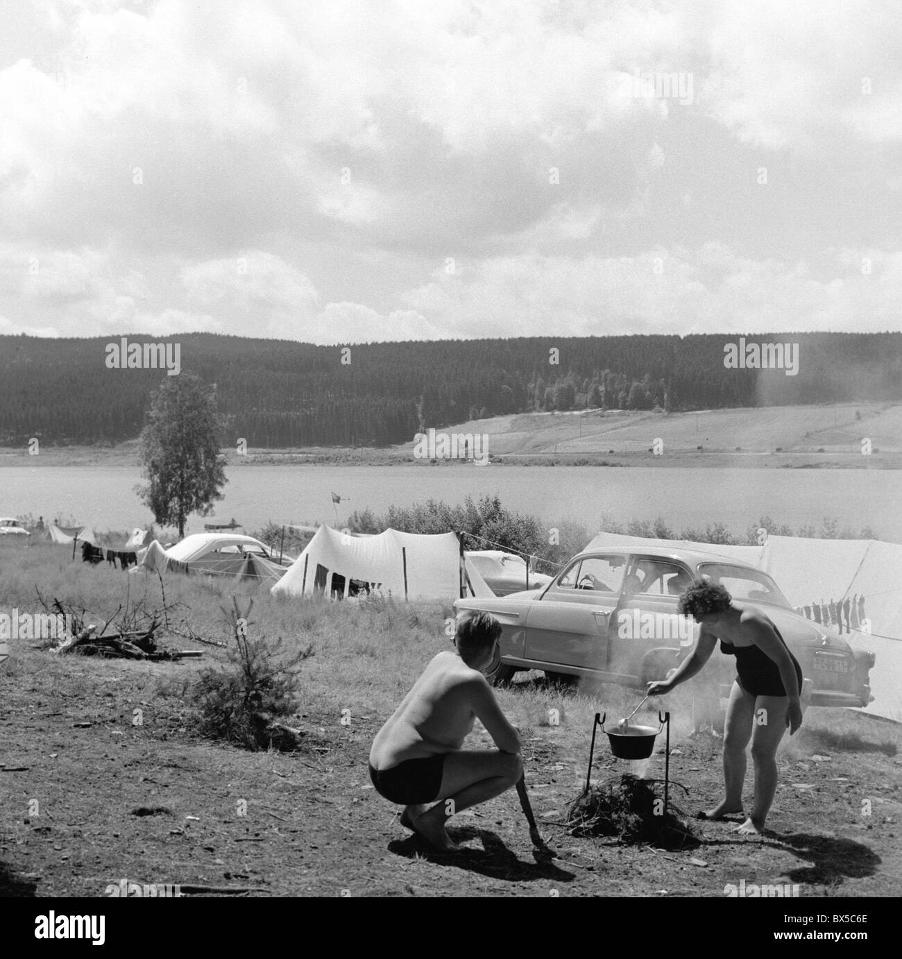 Auto-camping, camping, cuisine repas, feu de camp Banque D'Images