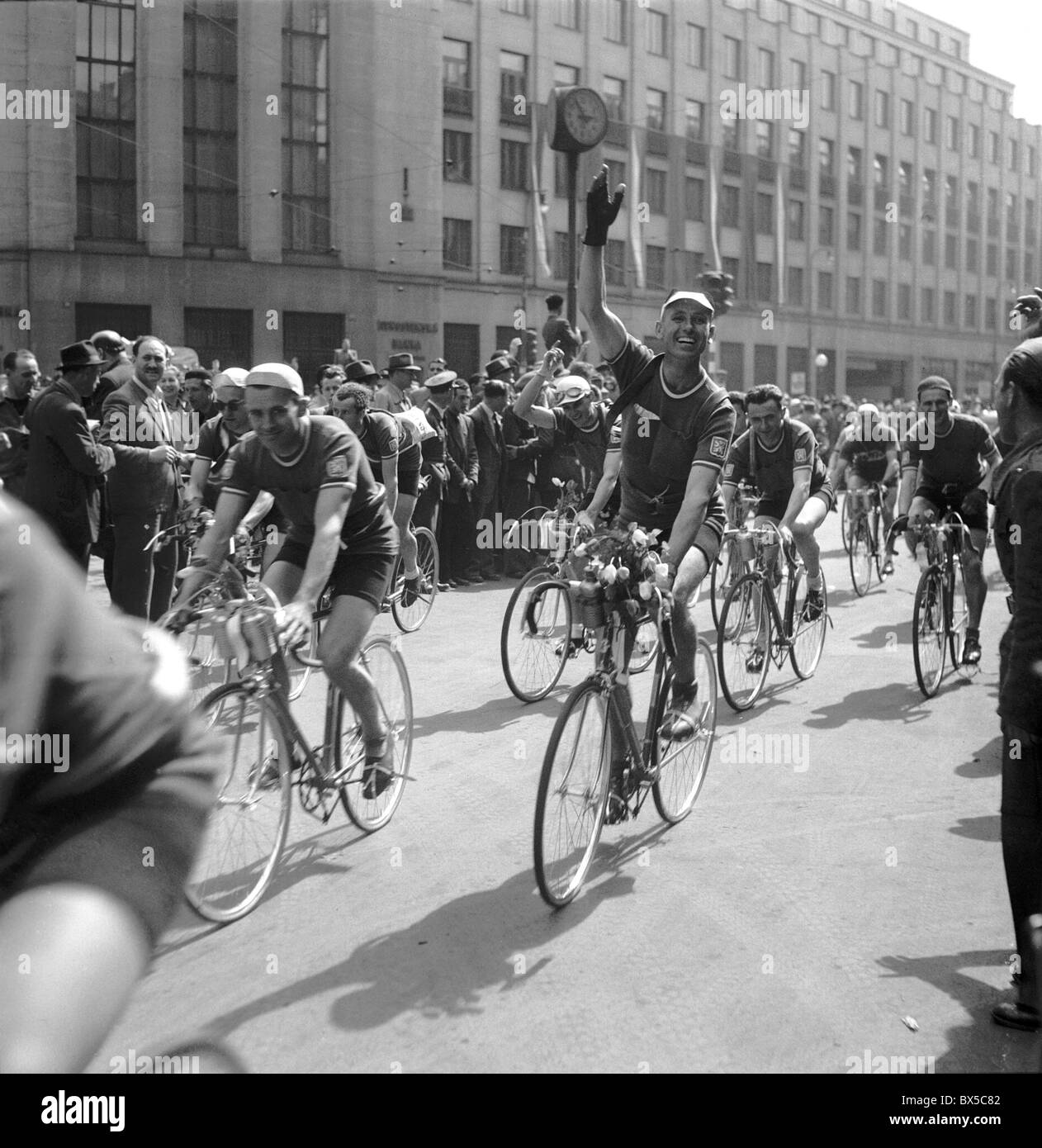 La Tchécoslovaquie, Prague, 1948. Départ de Prague pour la paix Varsovie la race. CTK Photo Vintage Banque D'Images