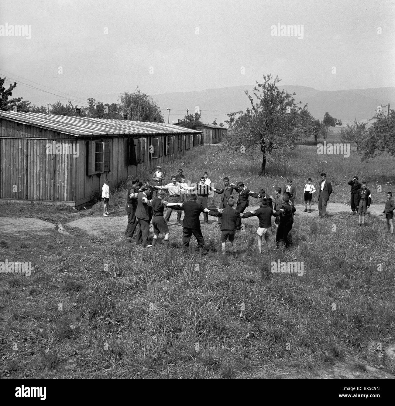 Enfants grecs au camp de transformation tchécoslovaque Banque D'Images