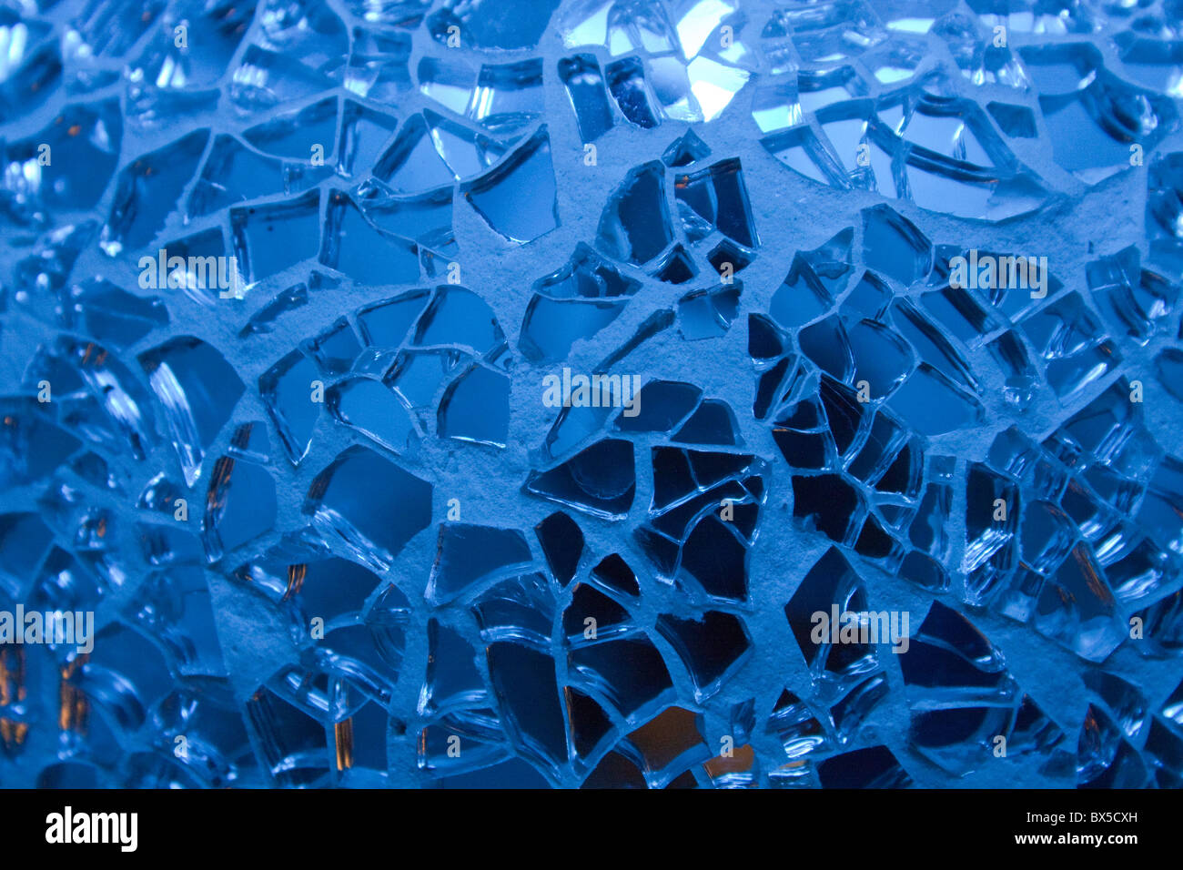 Fond de verre craquelé bleu abstrait Banque D'Images