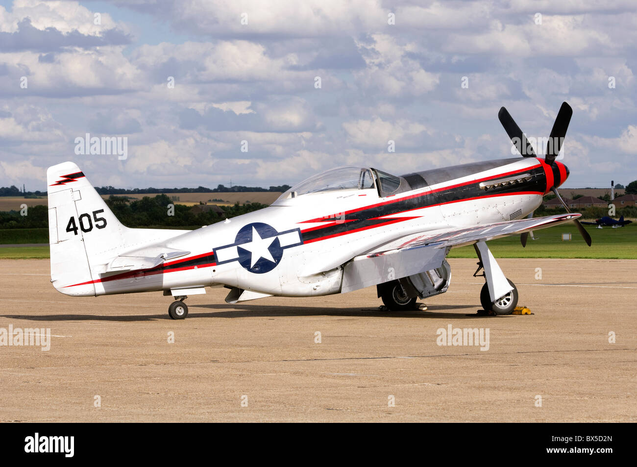 North American P-51D Mustang sur la piste à Duxford Flying Legends Airshow Banque D'Images