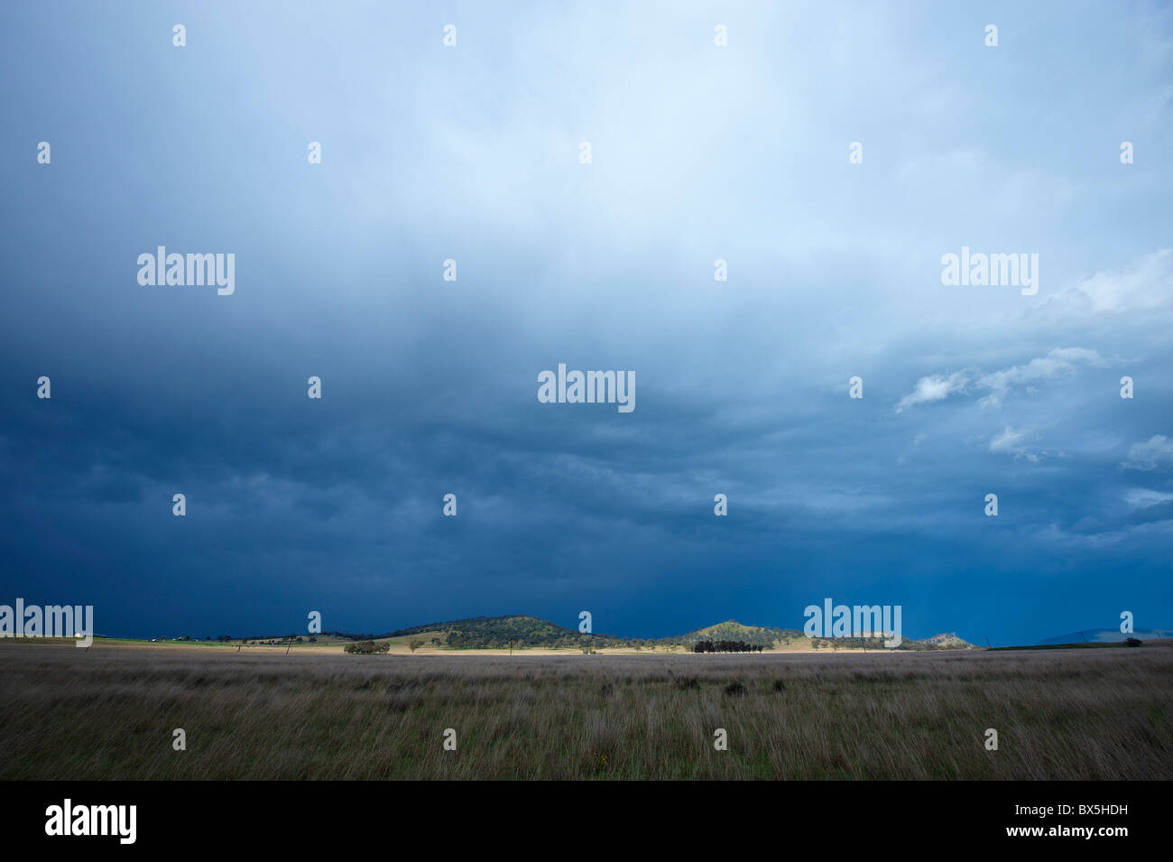 Paysage rural et ciel orageux Banque D'Images