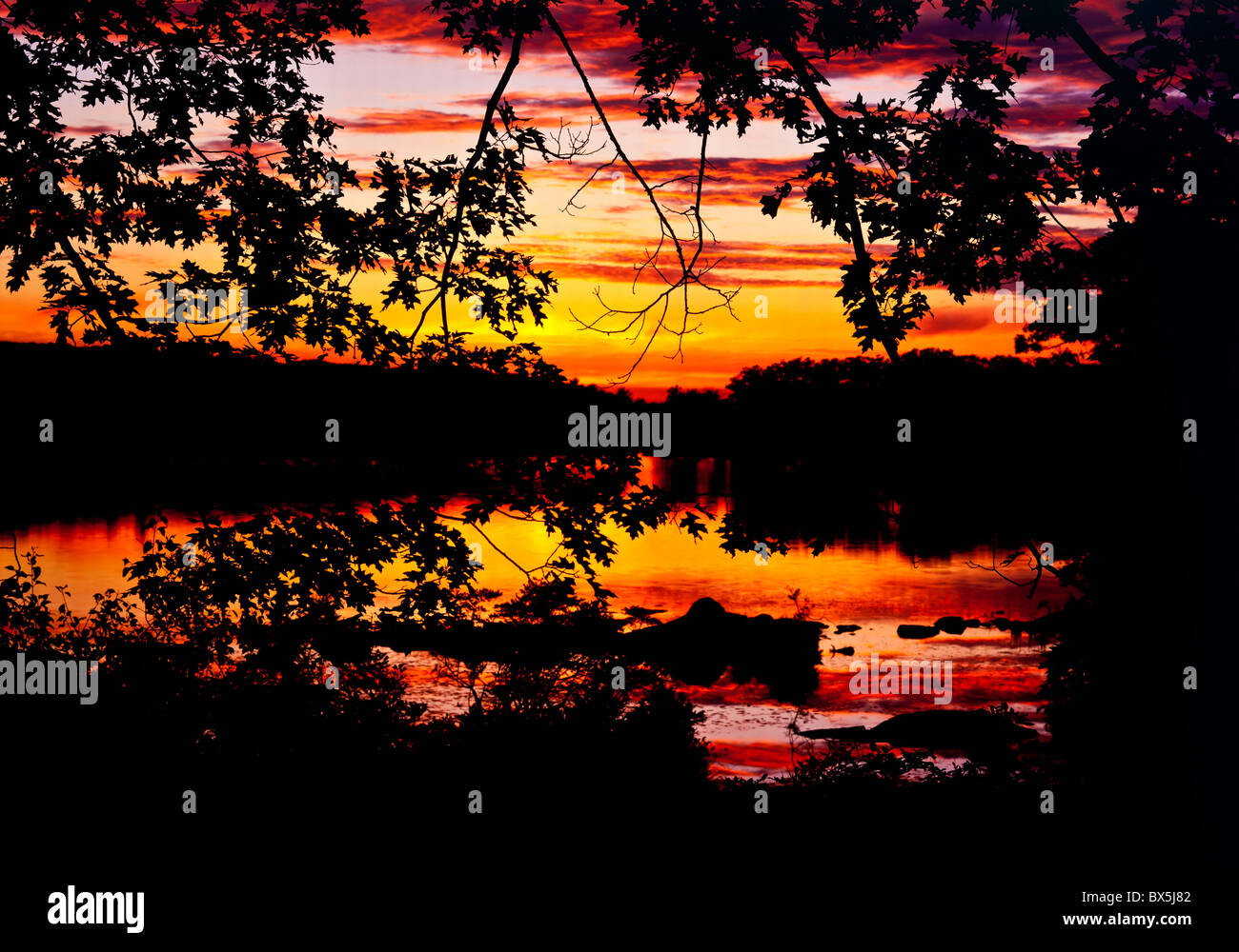 Tôt le matin au lever du soleil sur le lac Welch, dans l'État de New York Banque D'Images